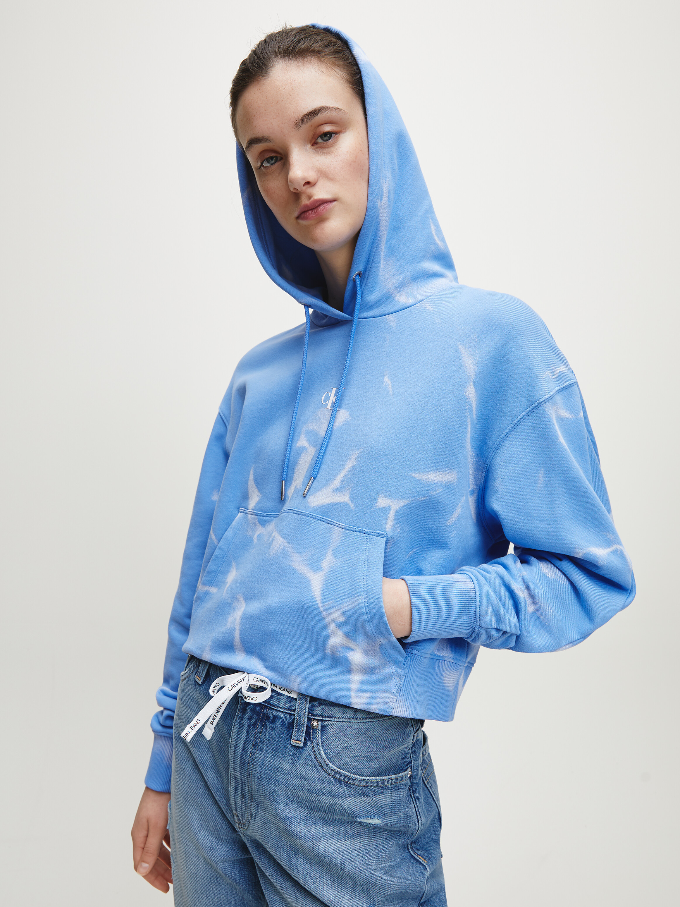 calvin klein jeans lava dye cropped hoodie in blue