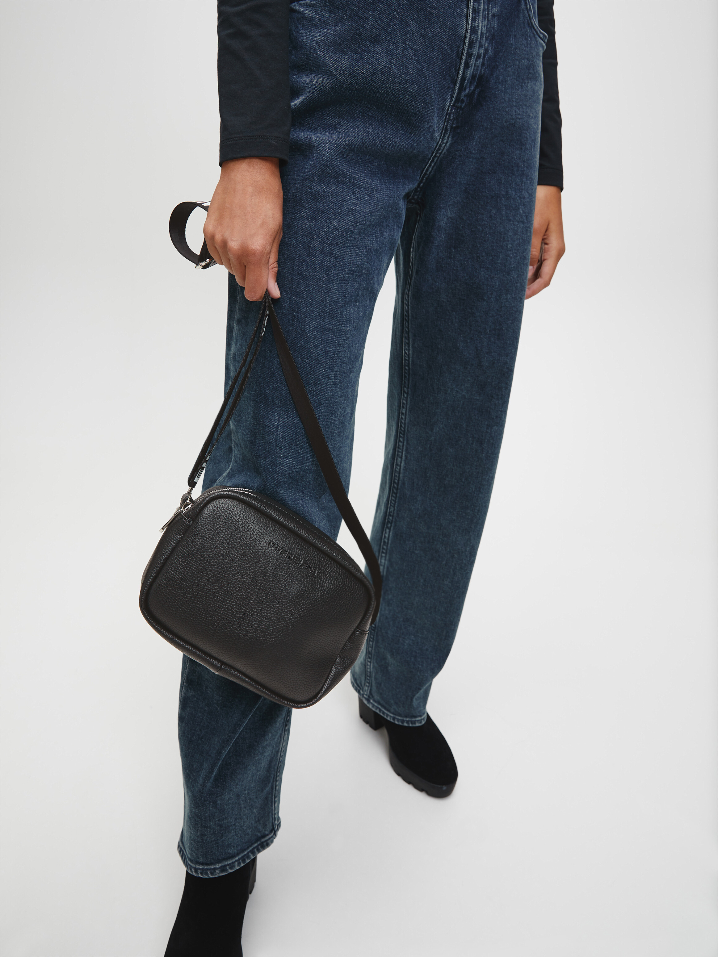 韓国発!【BLACKUP】Camellie Suede Crossbag Premium Moon Crossbody Bag | Leather – Bentley