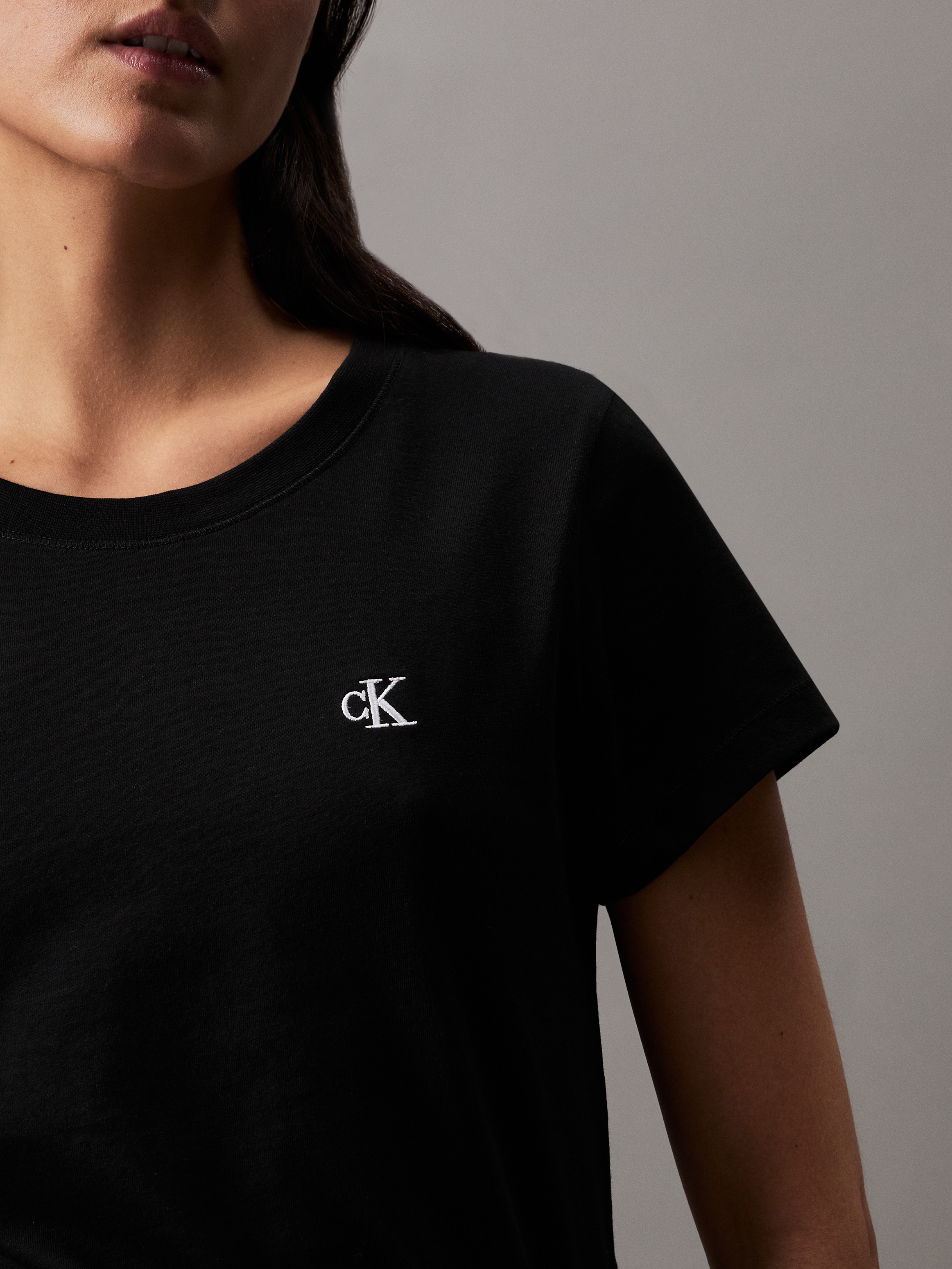 ★ ★定番ESSENTIAL SLIM コットン Tシャツ CKロゴ Essential Slim Cotton T-Shirt | Calvin Klein