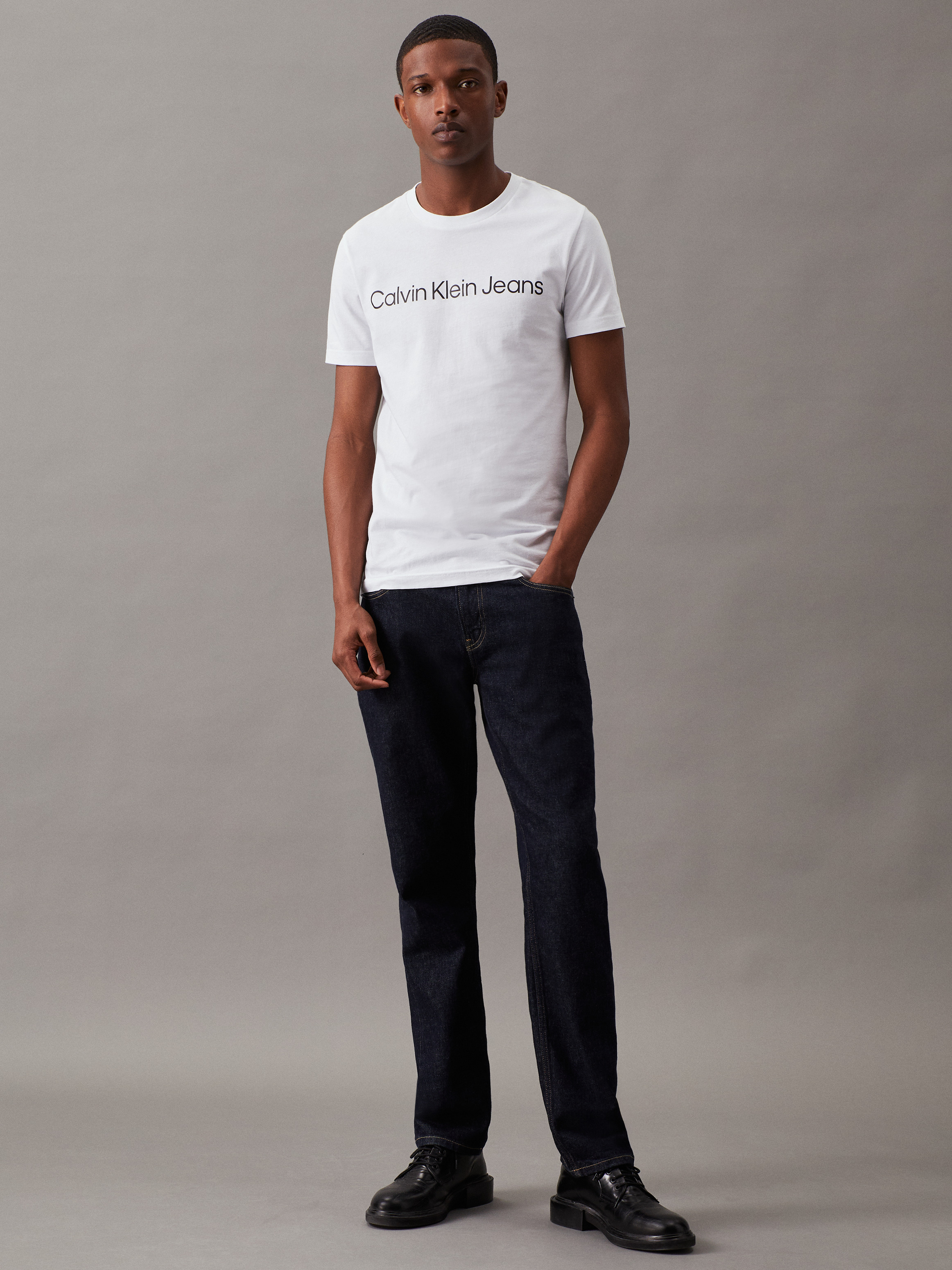 ★★ ★★ Women's Slim Fit Institutional Logo Sho Core Institutional Logo Slim T-Shirt | Calvin Klein
