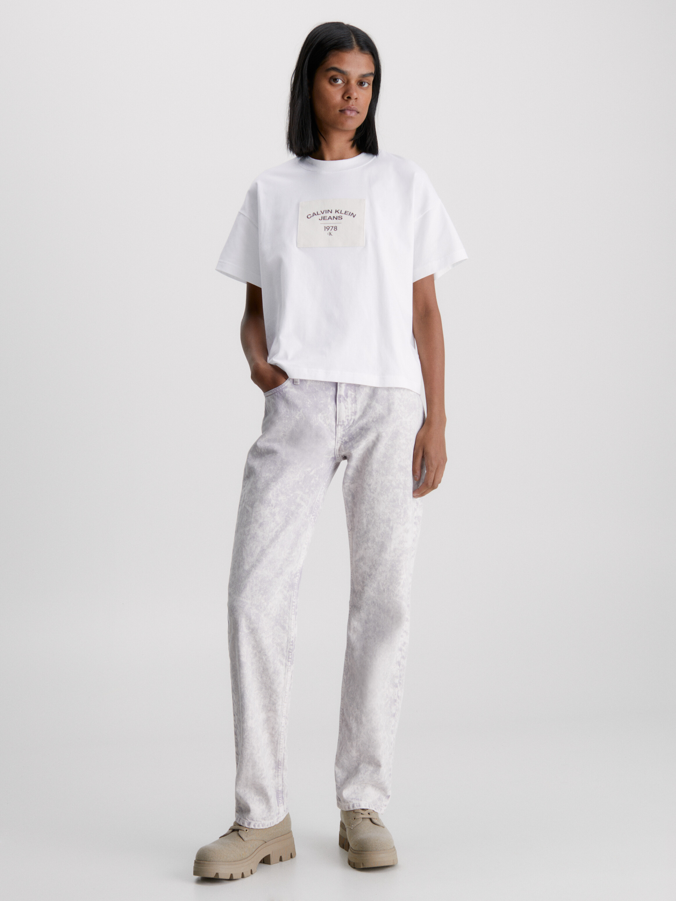 Tシャツ・カットソー   Men's Relaxed Fit Varsity CK Logo Patch Short S Logo Patch T-shirt | Calvin Klein