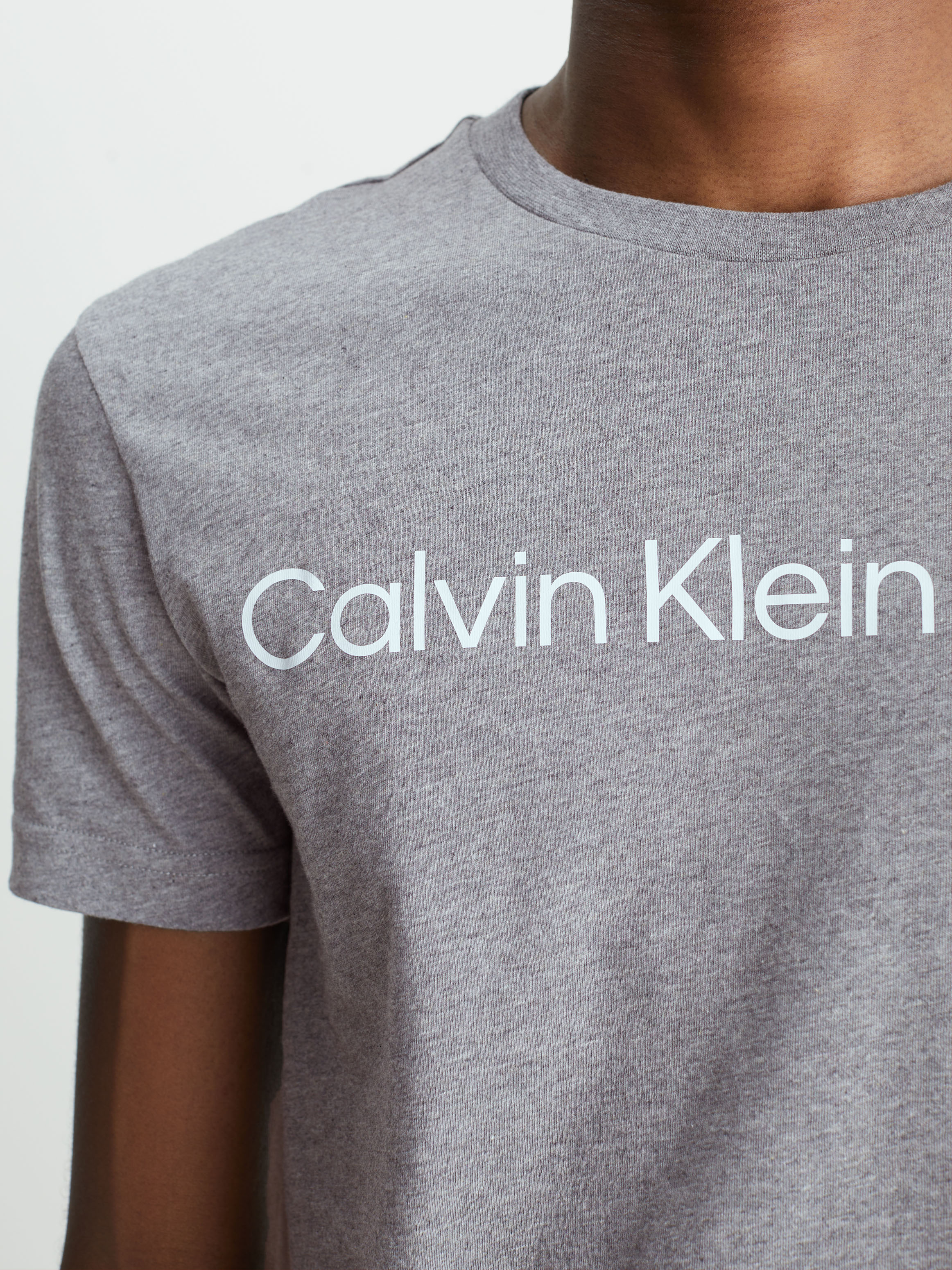 ★★ ★★ Women's Slim Fit Institutional Logo Sho Core Institutional Logo Slim T-Shirt | Calvin Klein