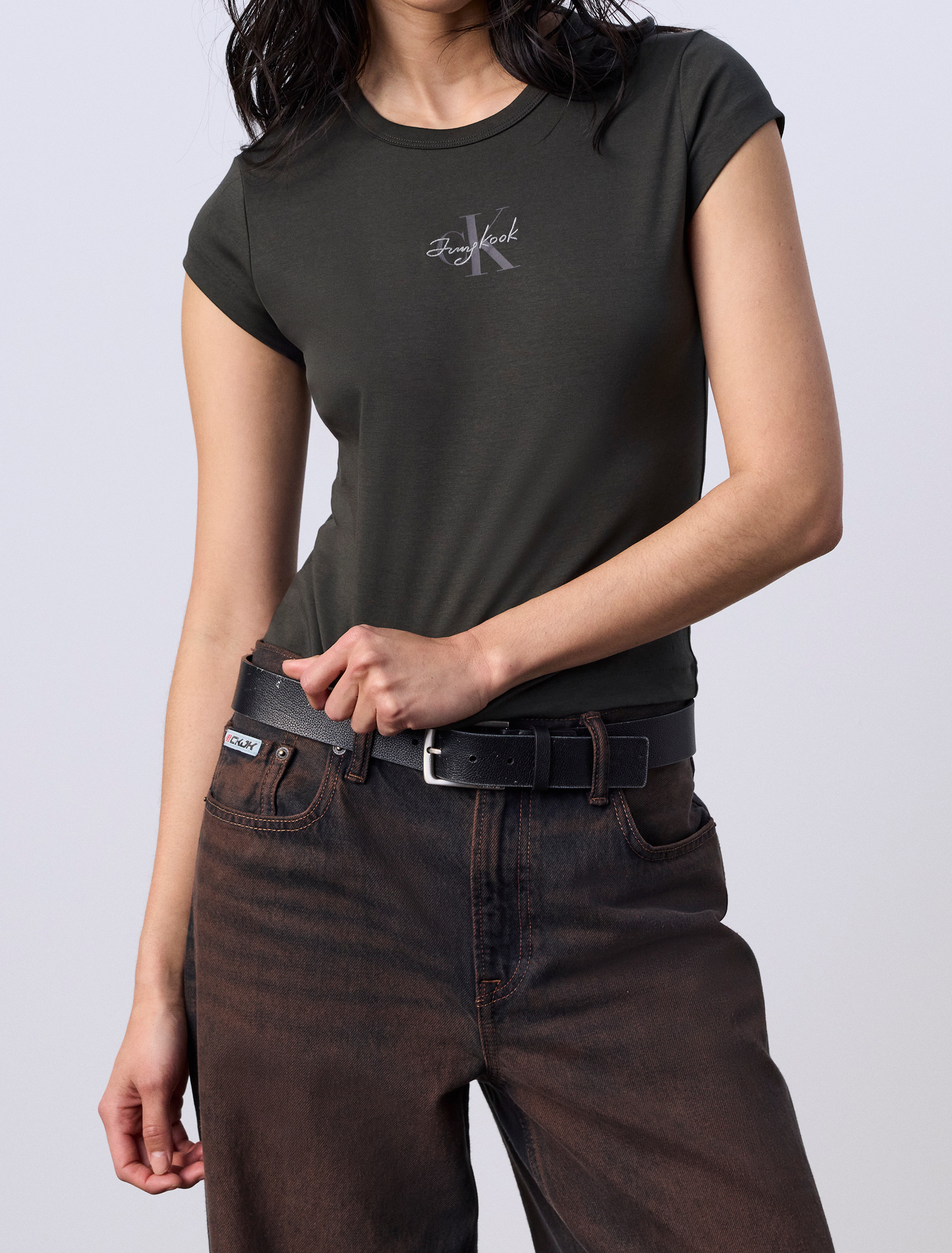 Jung Kook   モノグラムベビーT XSサイズ Jung Kook for Calvin Klein Monogram Baby Tee | Calvin Klein