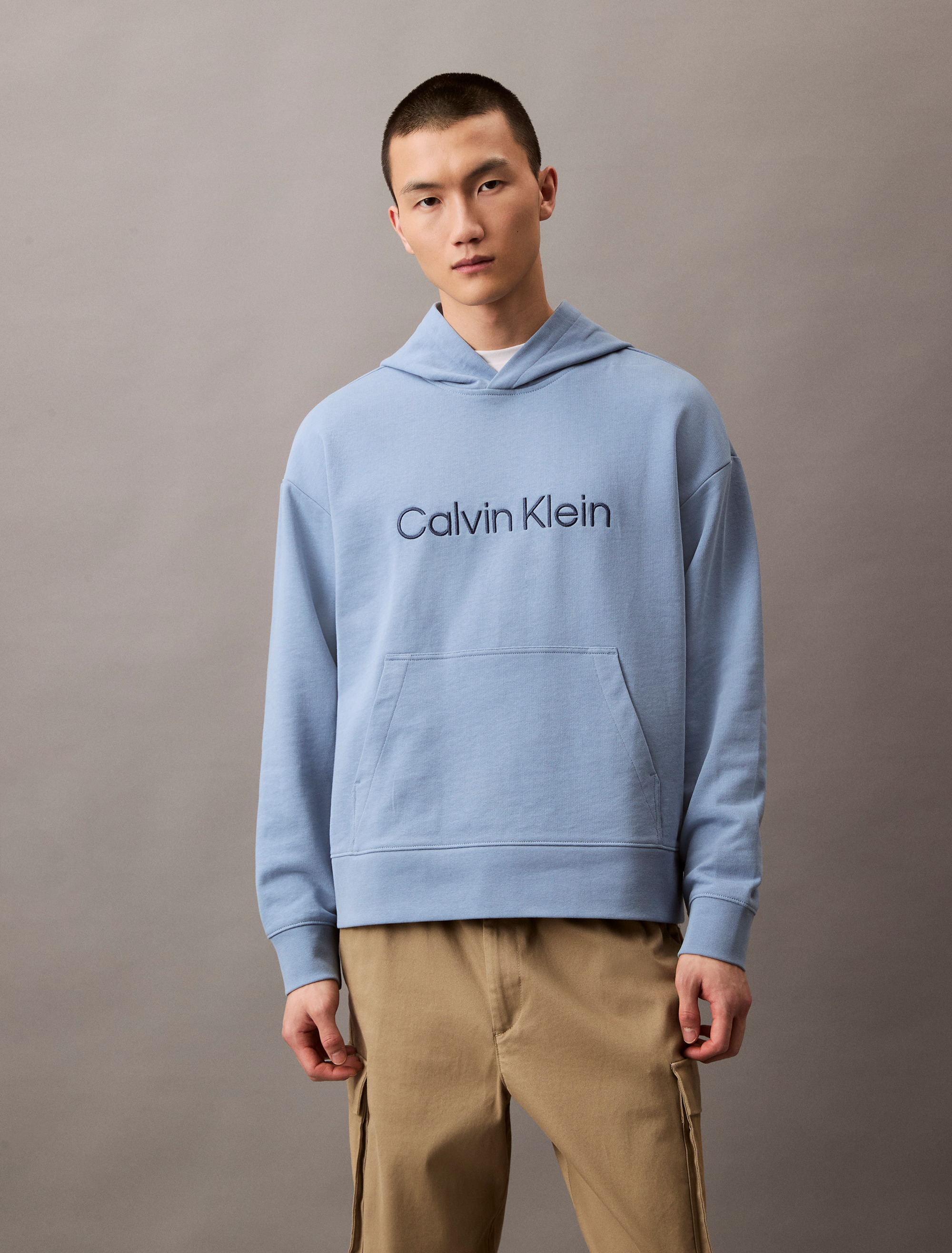 Standard Logo Relaxed Hoodie | Calvin Klein Standard Logo Relaxed Hoodie | Calvin Klein