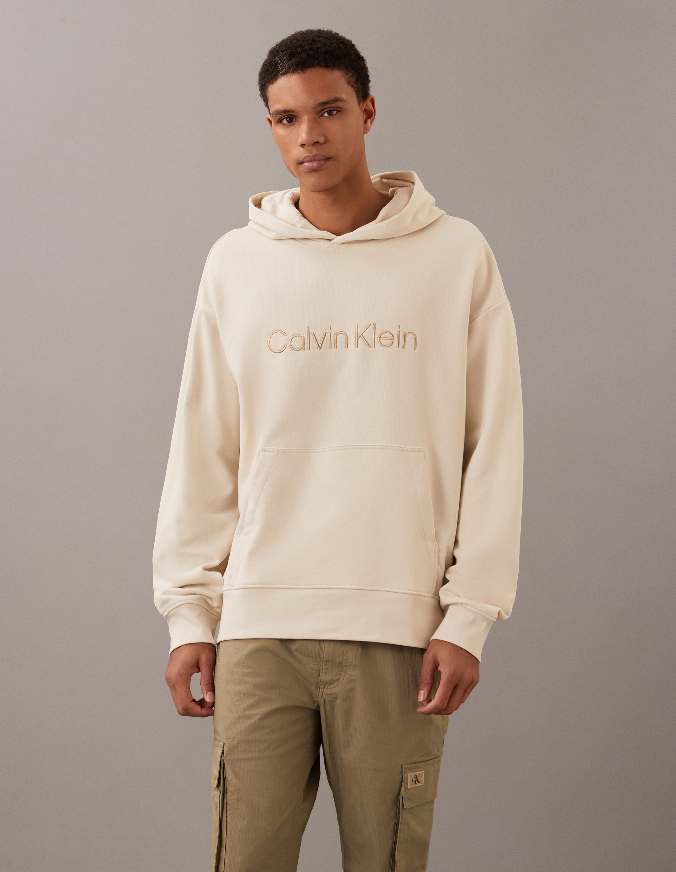 Standard Logo Relaxed Hoodie | Calvin Klein Standard Logo Relaxed Hoodie | Calvin Klein