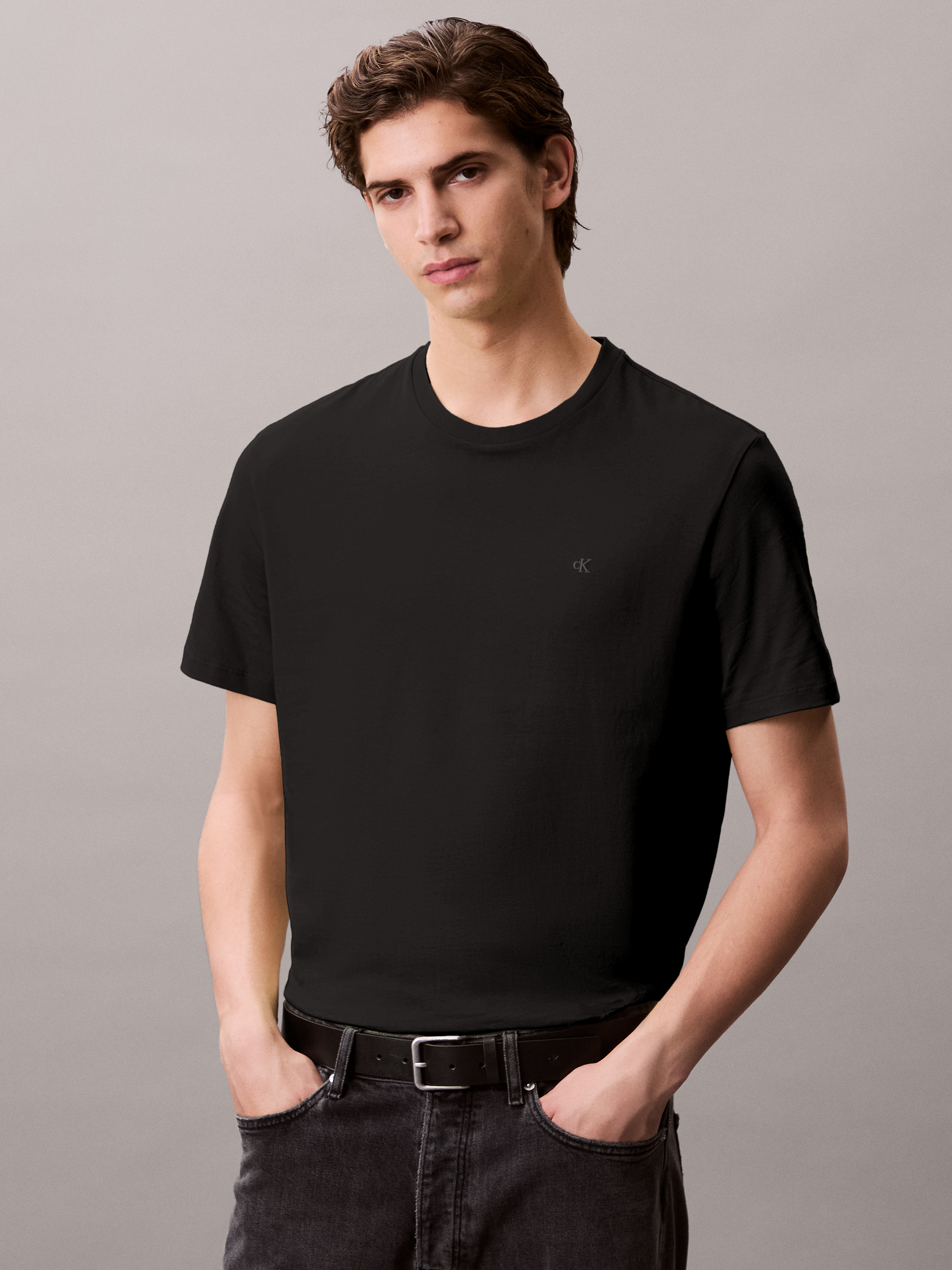 Tシャツ・カットソー ^ ^ Men's Black Relaxed Fit Archive Logo Crew Nec Relaxed Fit Archive Logo Crewneck T-Shirt | Calvin Klein