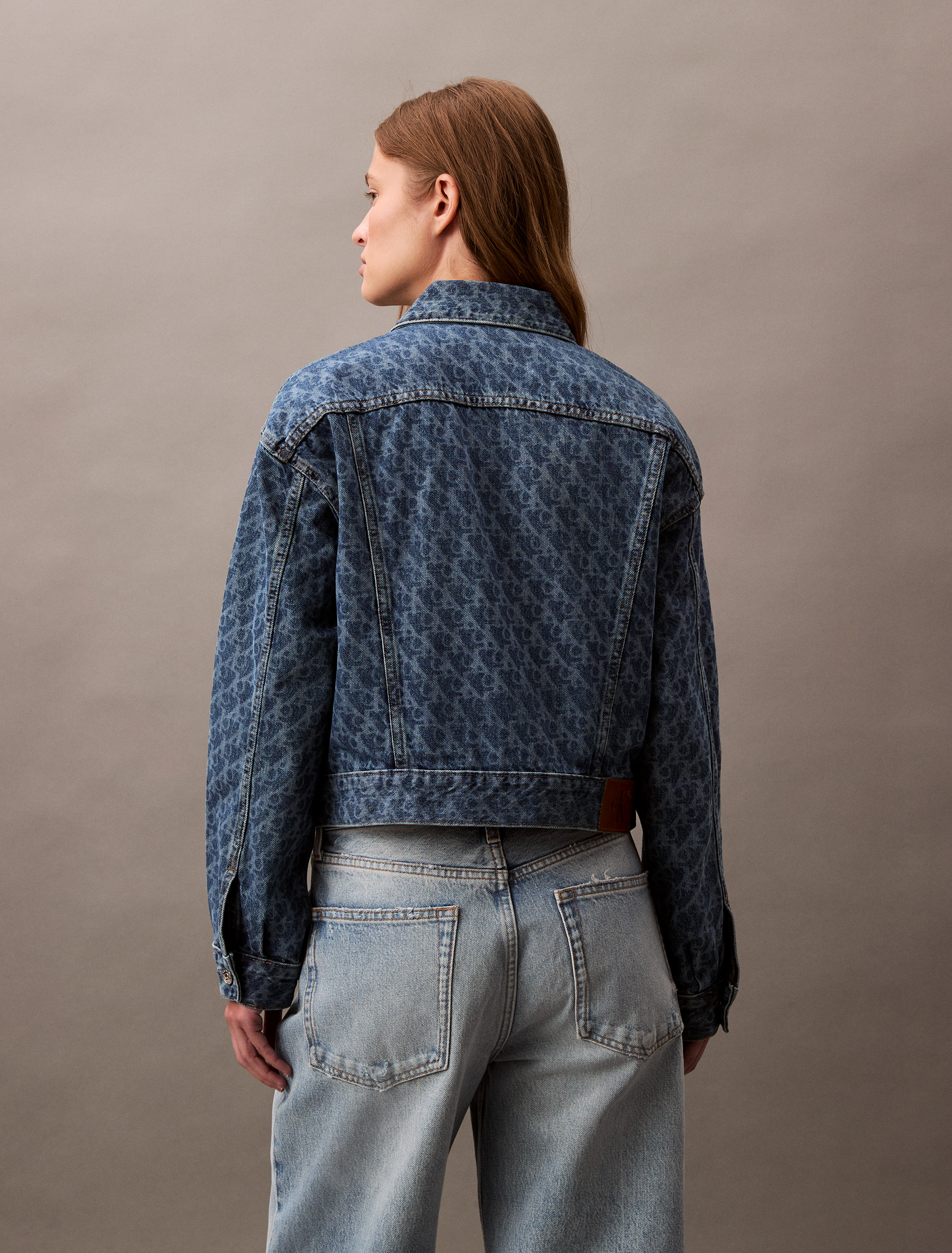 【CK JEAN】W'S 90S AOP DENIM TRUCKER JACKET 47B010G XE8 90s Allover Monogram Denim Trucker Jacket | Calvin Klein