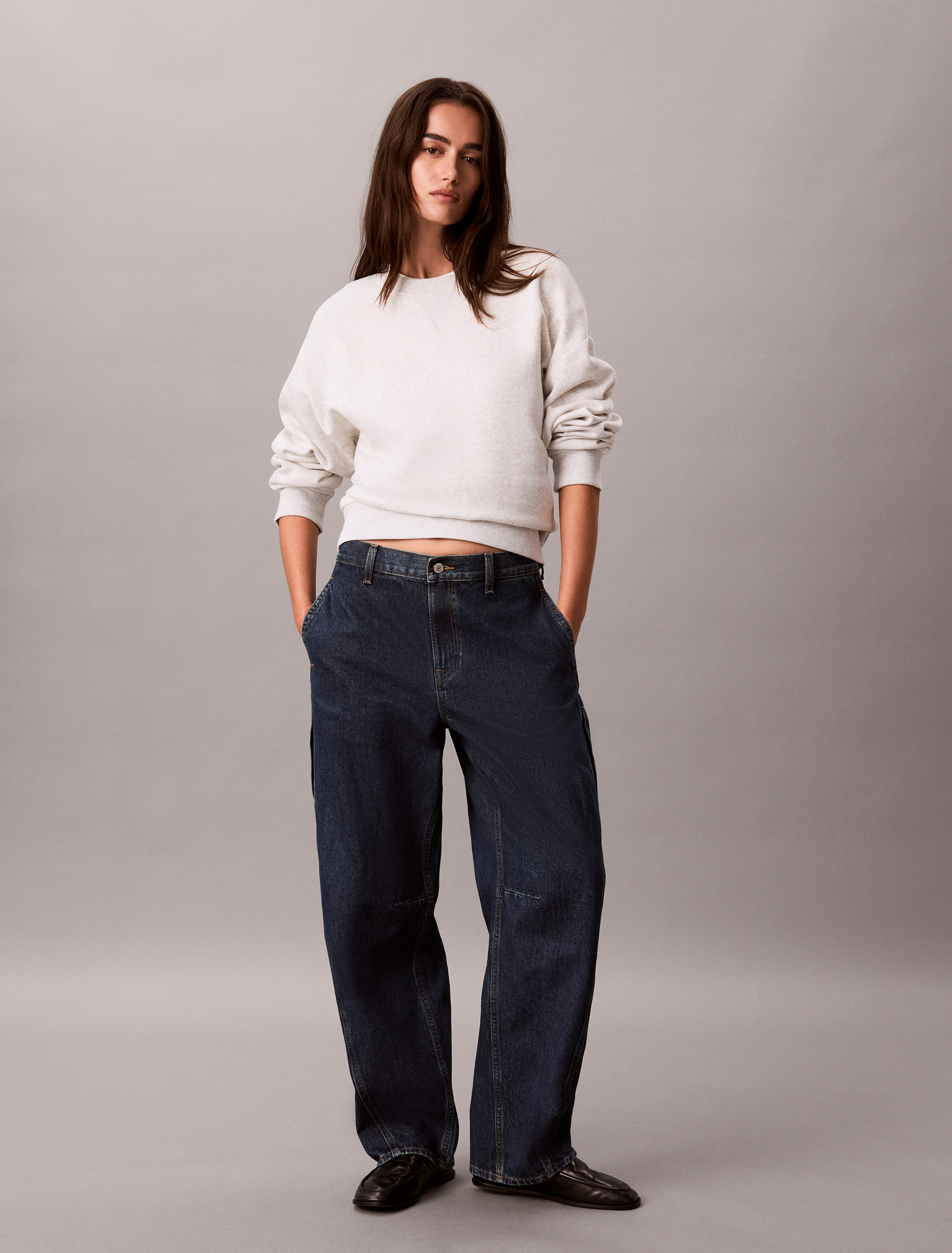 Curved Relaxed Barrel Jeans