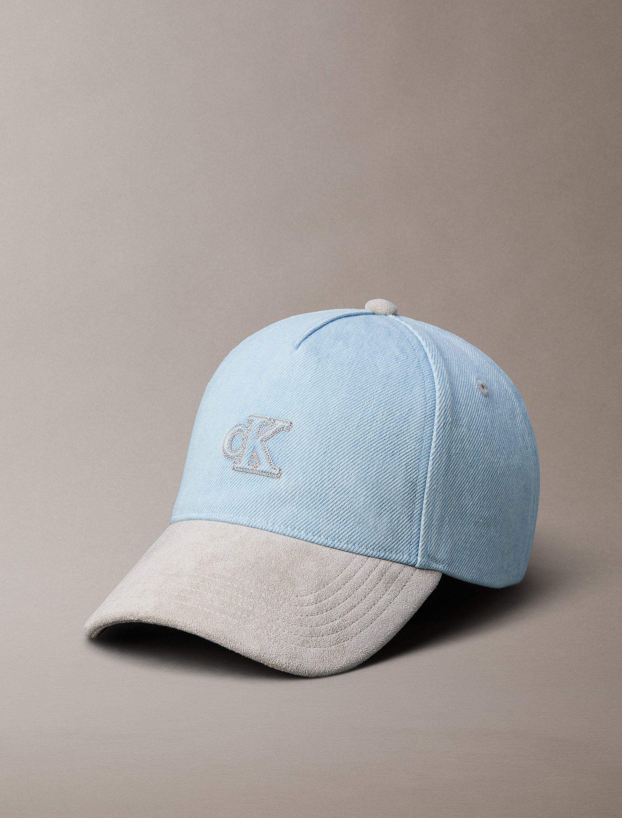 LIGHT WASH DENIM
