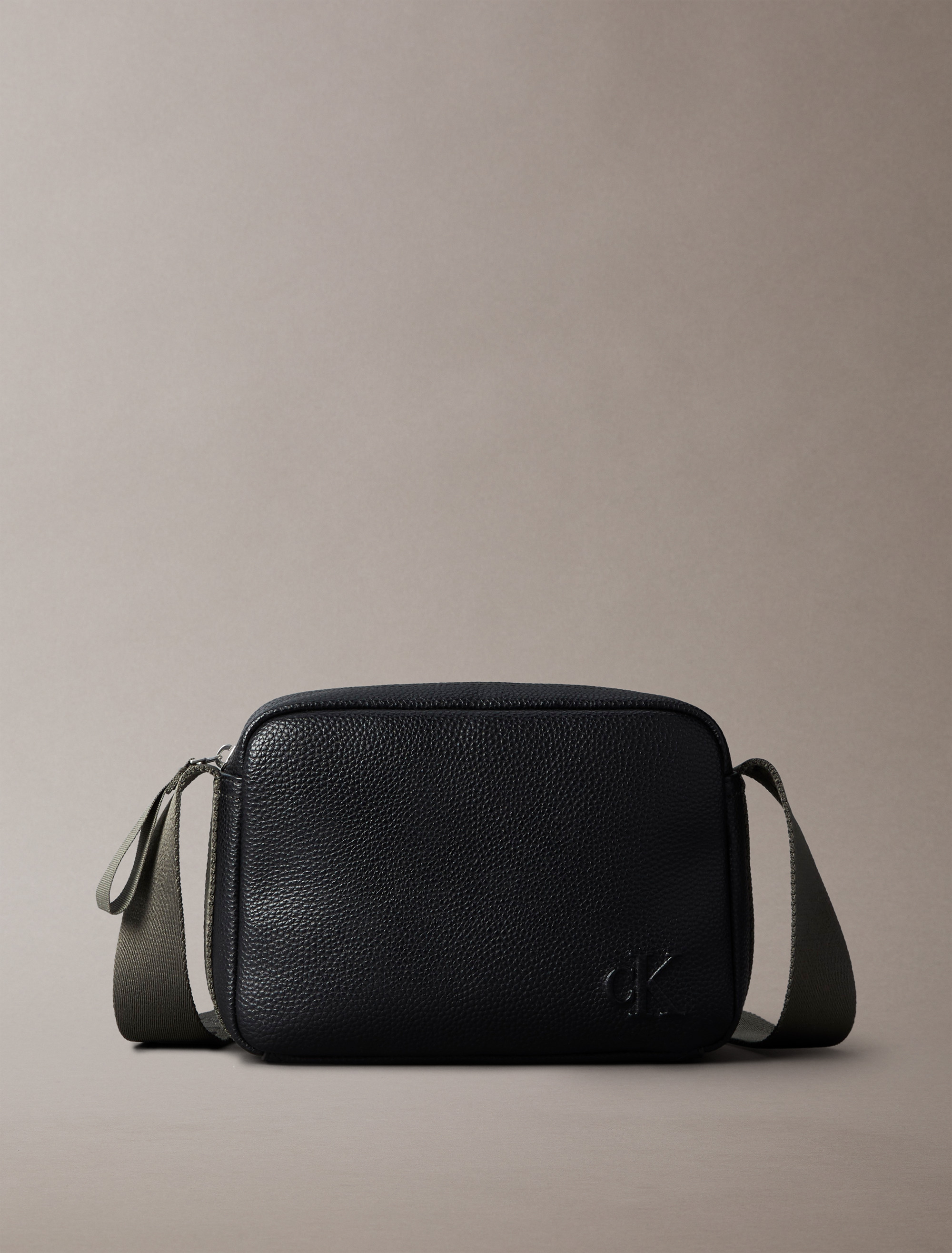 ★ ★ Men's CK Micro Pebble Messenger Bag 4D3034G Micro Pebble Messenger | black | Calvin Klein Hong Kong