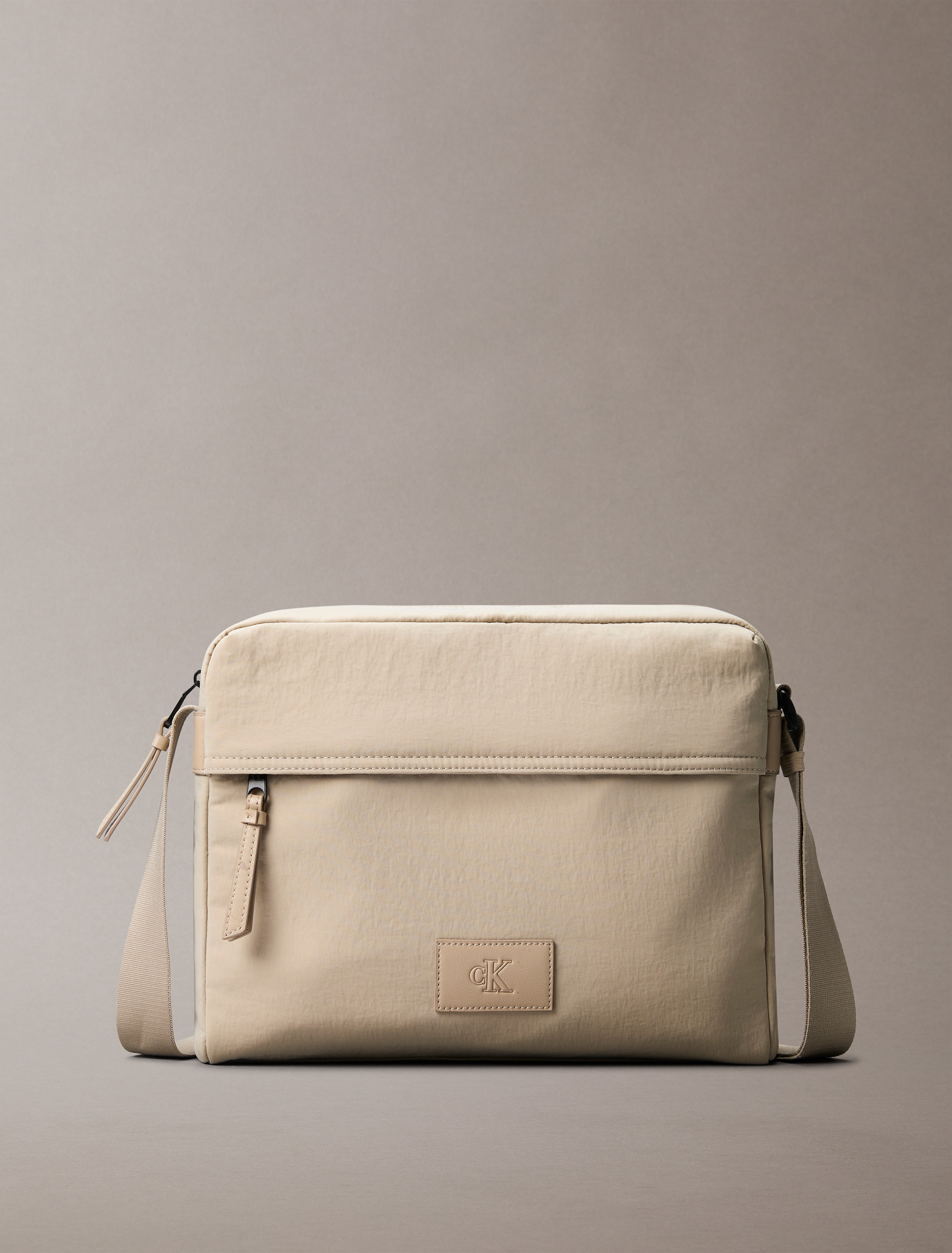 ☆ ☆ Men's Metro Nylon Flight Bag 4G3090G UB1 4G Metro Nylon Messenger Bag | Calvin Klein