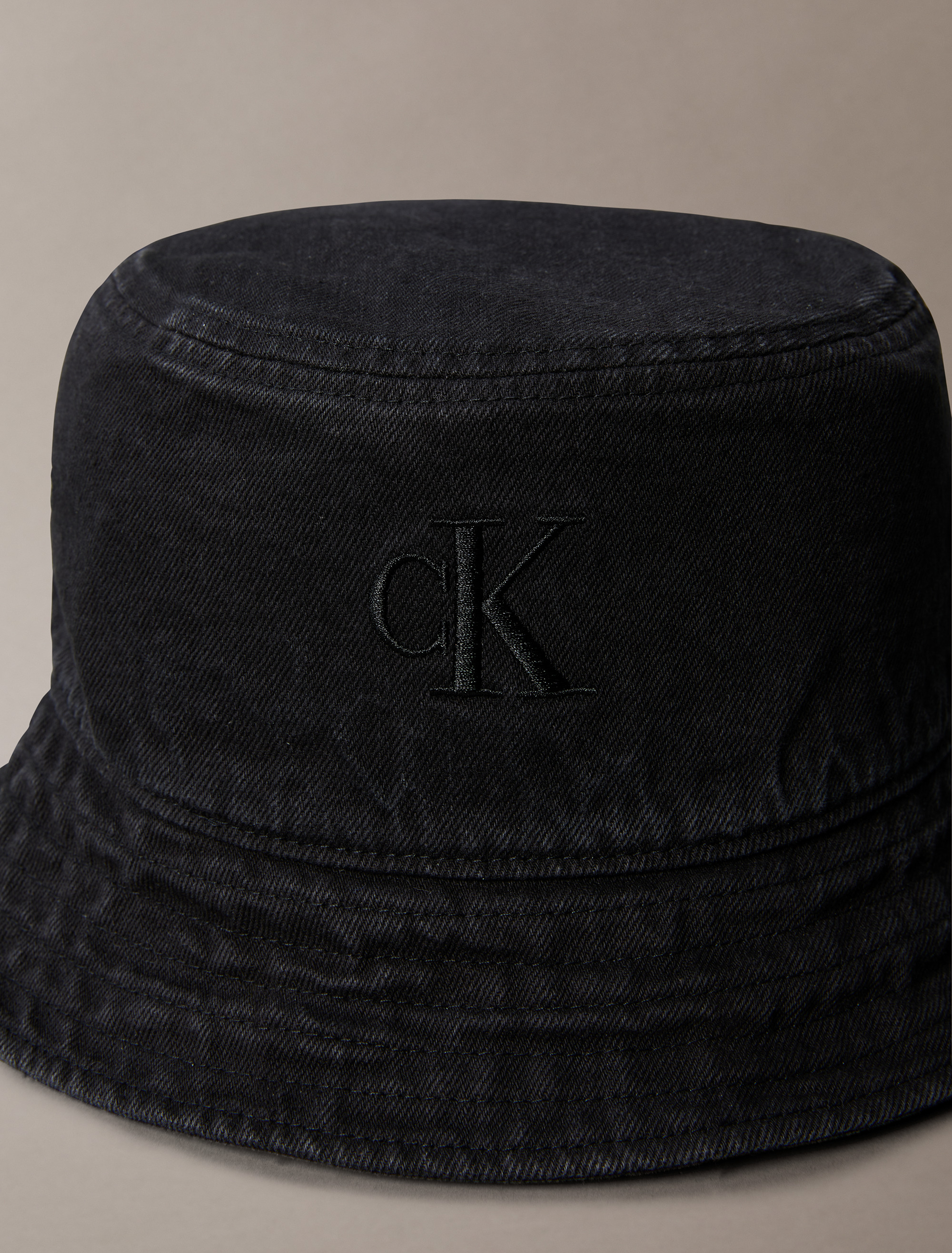 ★ ★ Unisex CKJ Monogram Denim Bucket Hat 4G5021 Monogram Logo Denim Bucket Hat | Calvin Klein