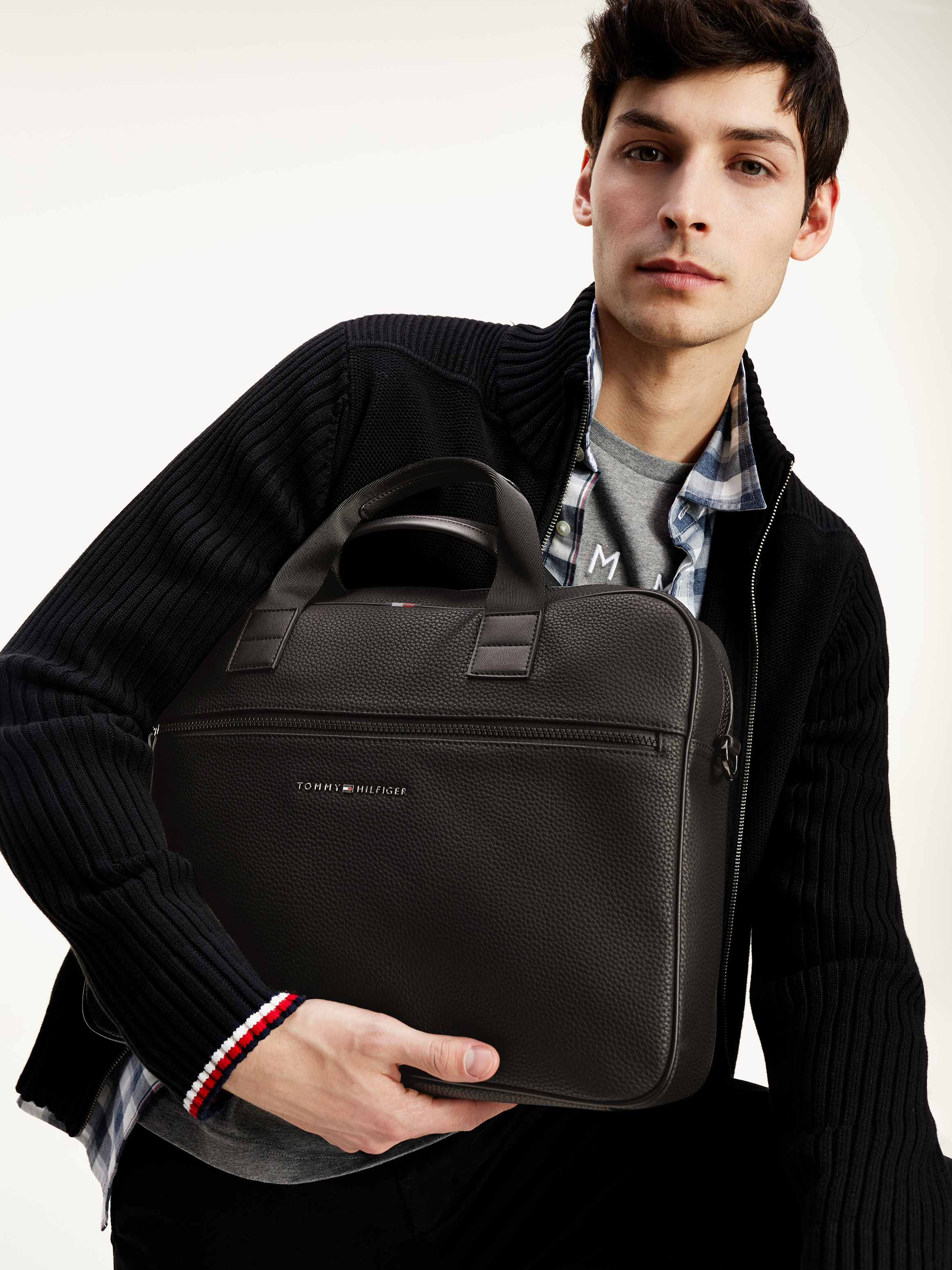 Tommy hilfiger hotsell essential computer bag