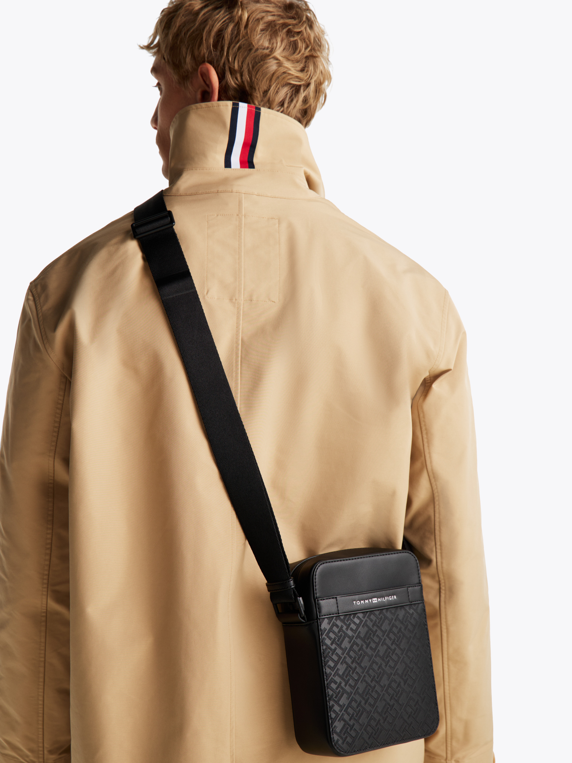ショルダーバッグ   Sport Monogram Logo Reporter Bag BOSS - Monogram-jacquard reporter bag with Double B trim - Black