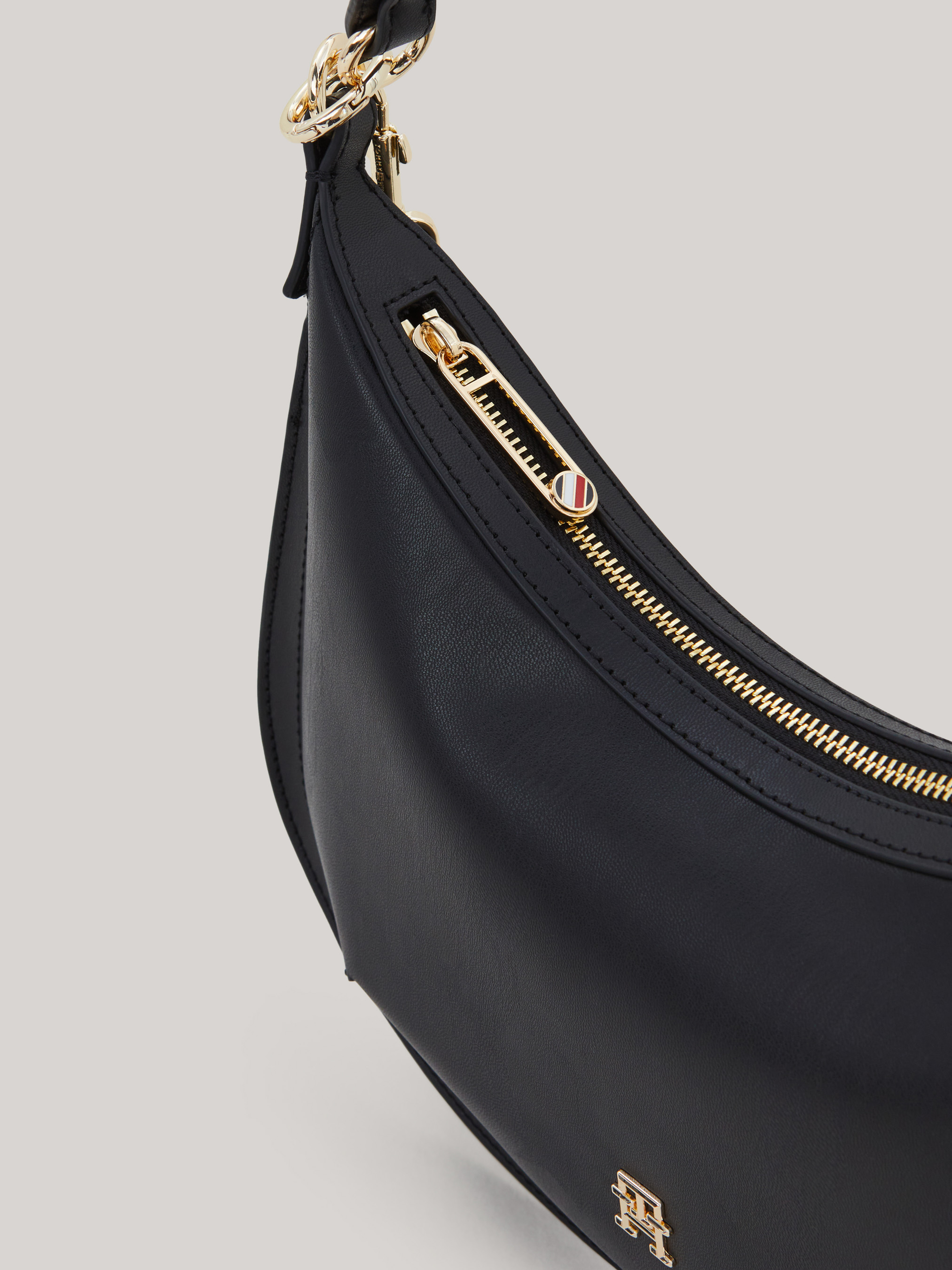 ハンドバッグ   Woman Handbag Black AW0AW16977 BDS Amszke Shoulder Bag for Women Y2K Trendy Crossbody Purse