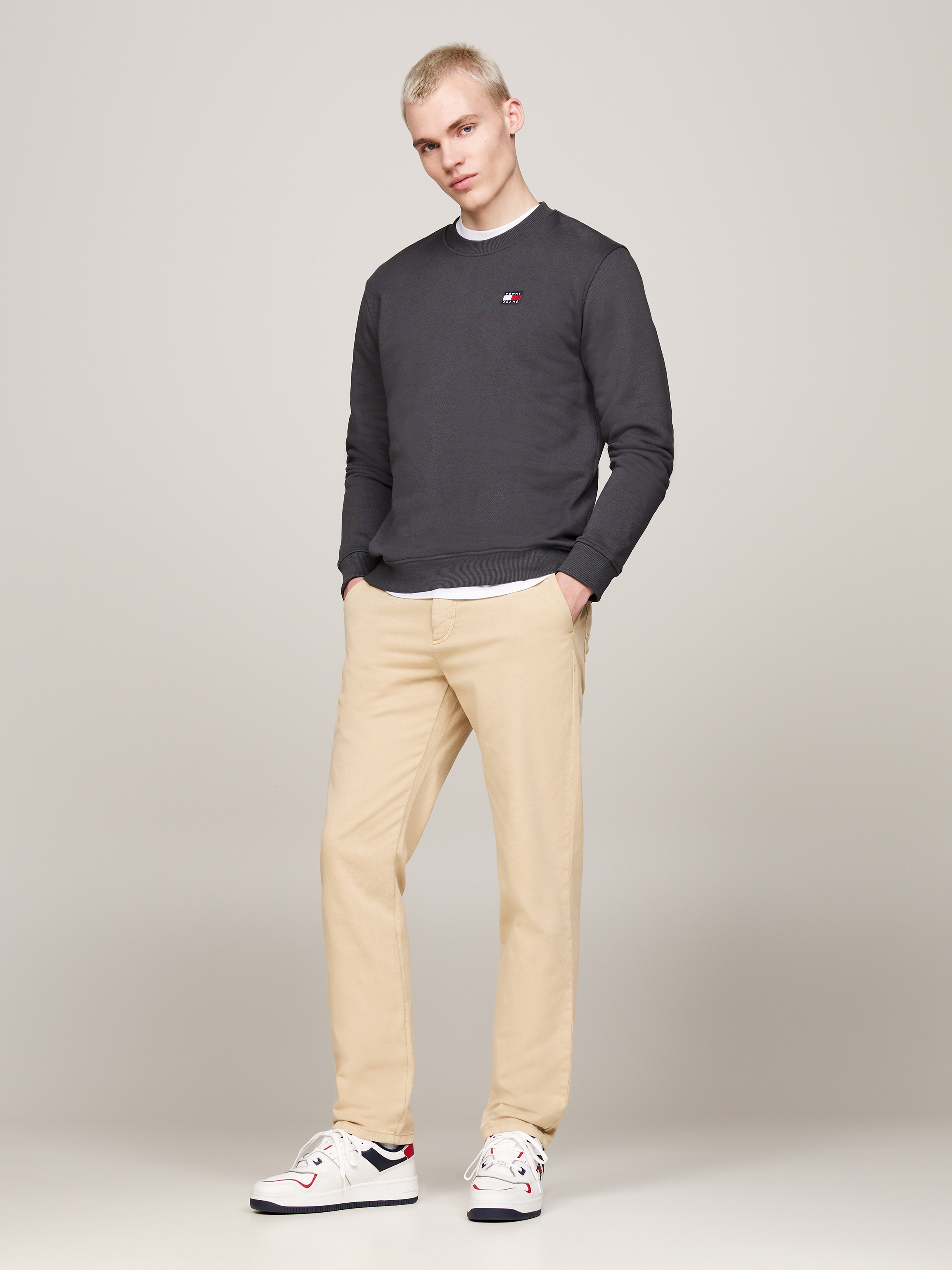 [ JEANS] Badge Crew Neck Sweat Shirt ★大人気★ Tommy Jeans Badge Crew Sweatshirt | Sweatshirts & Hoodies