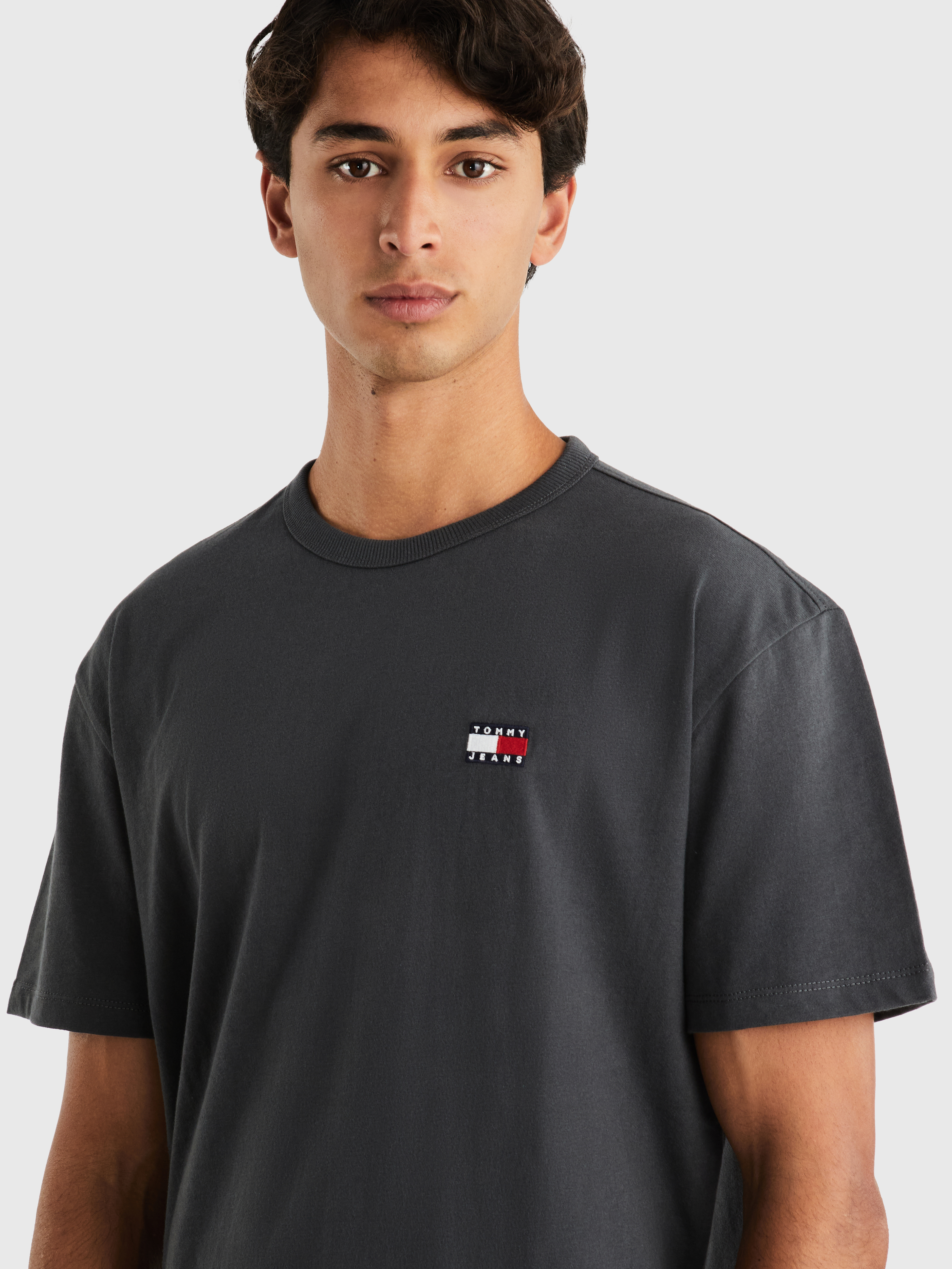 【 JEANS】REGULAR BADGE T-SRHIT Tommy Jeans Regular Badge T-Shirt, Black - Walmart.com