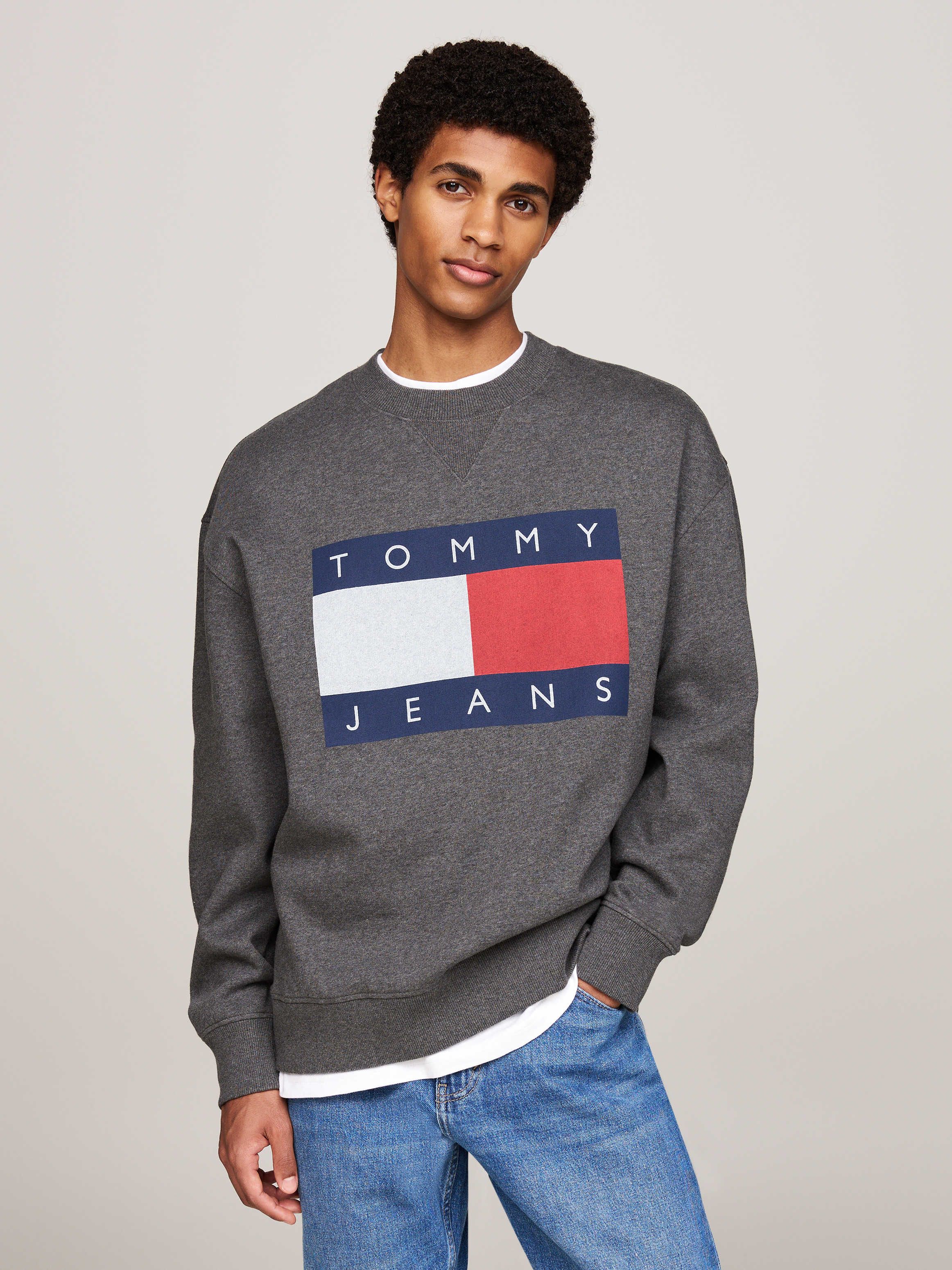 Tommy Flag Badge Relaxed Sweatshirt | Sweatshirts & Hoodies