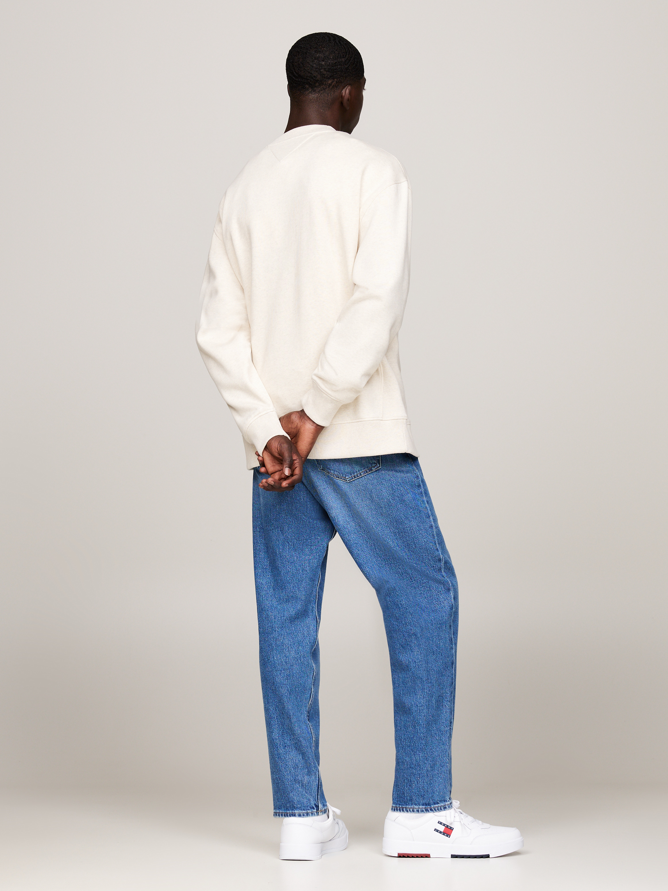 Tommy Flag Badge Relaxed Sweatshirt | Sweatshirts & Hoodies