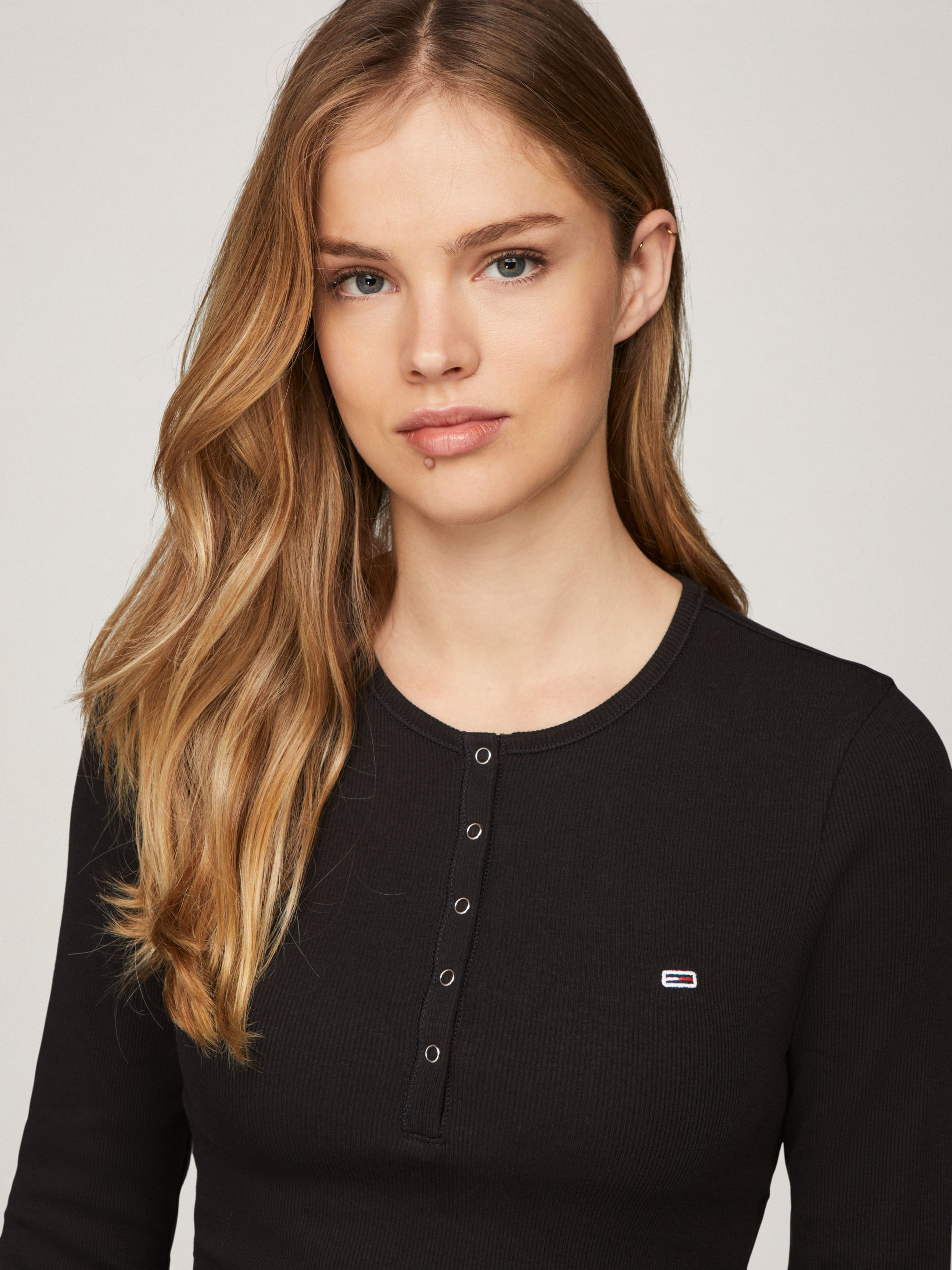 Ribbed Cropped Long Sleeve T-Shirt | Tops | Tommy Jeans