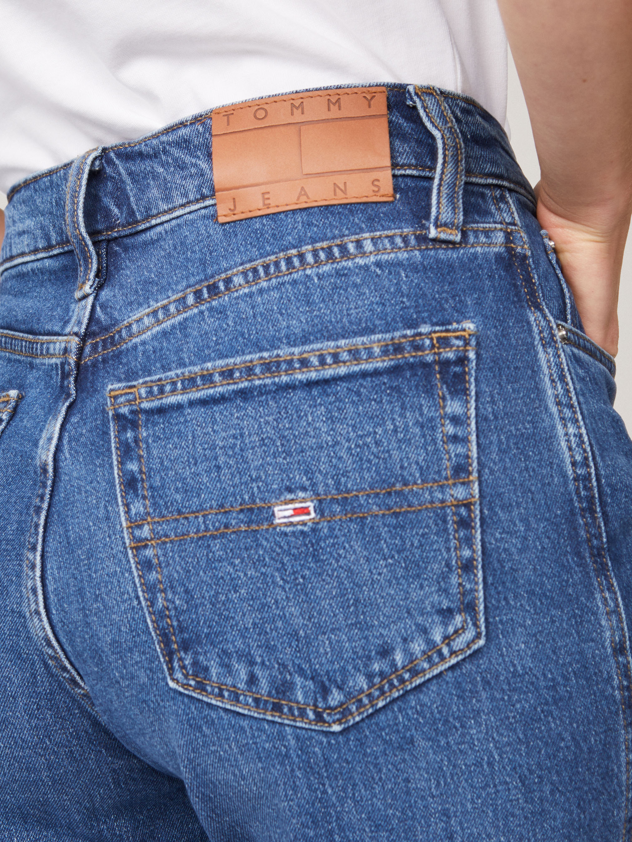  JEANS ホワイト(BETSY MID RISE) W26:L30 TOMMY JEANS ホワイト(BETSY MID RISE) W26:L30