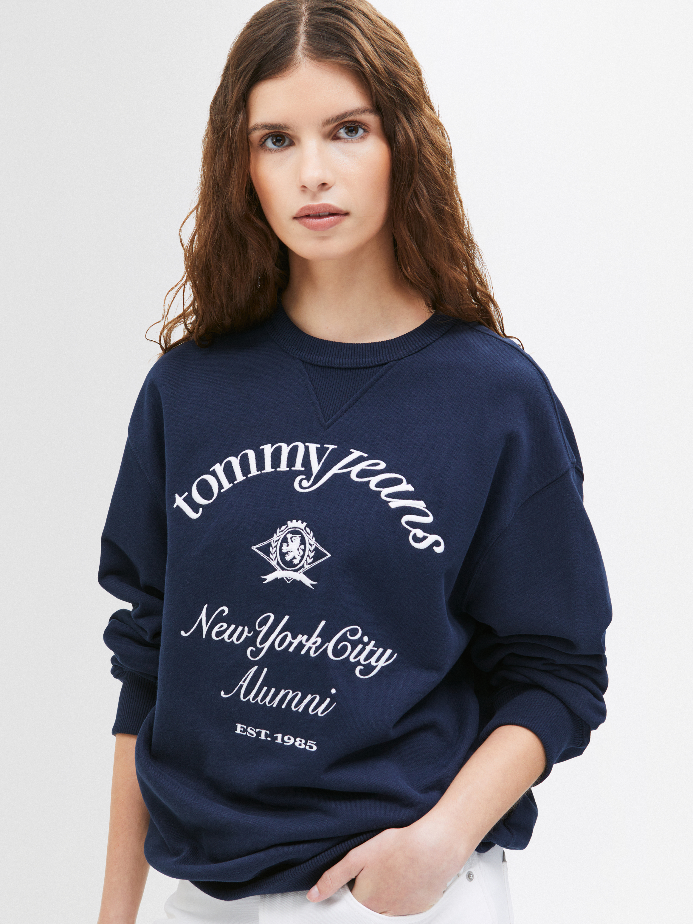 売れ筋商品|||トミーヒルフィガー パーカー・スウェットシャツ レディース アウター VARSITY CREW - Sweatshirt - dark night navy Crest NYC Crew Sweatshirt | Sweatshirts & Hoodies | Tommy Jeans