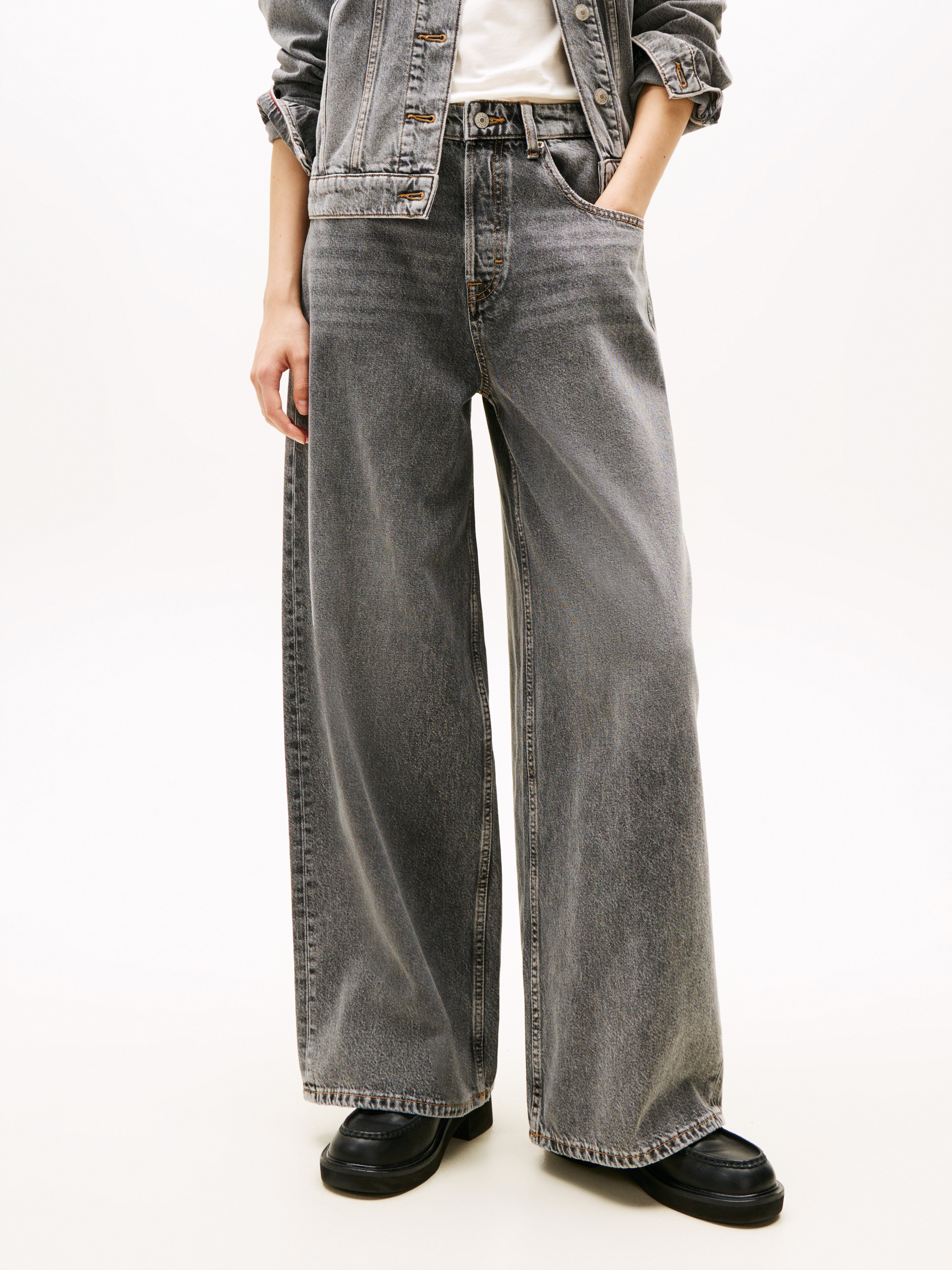 Mid Rise Loose Wide Leg Jeans