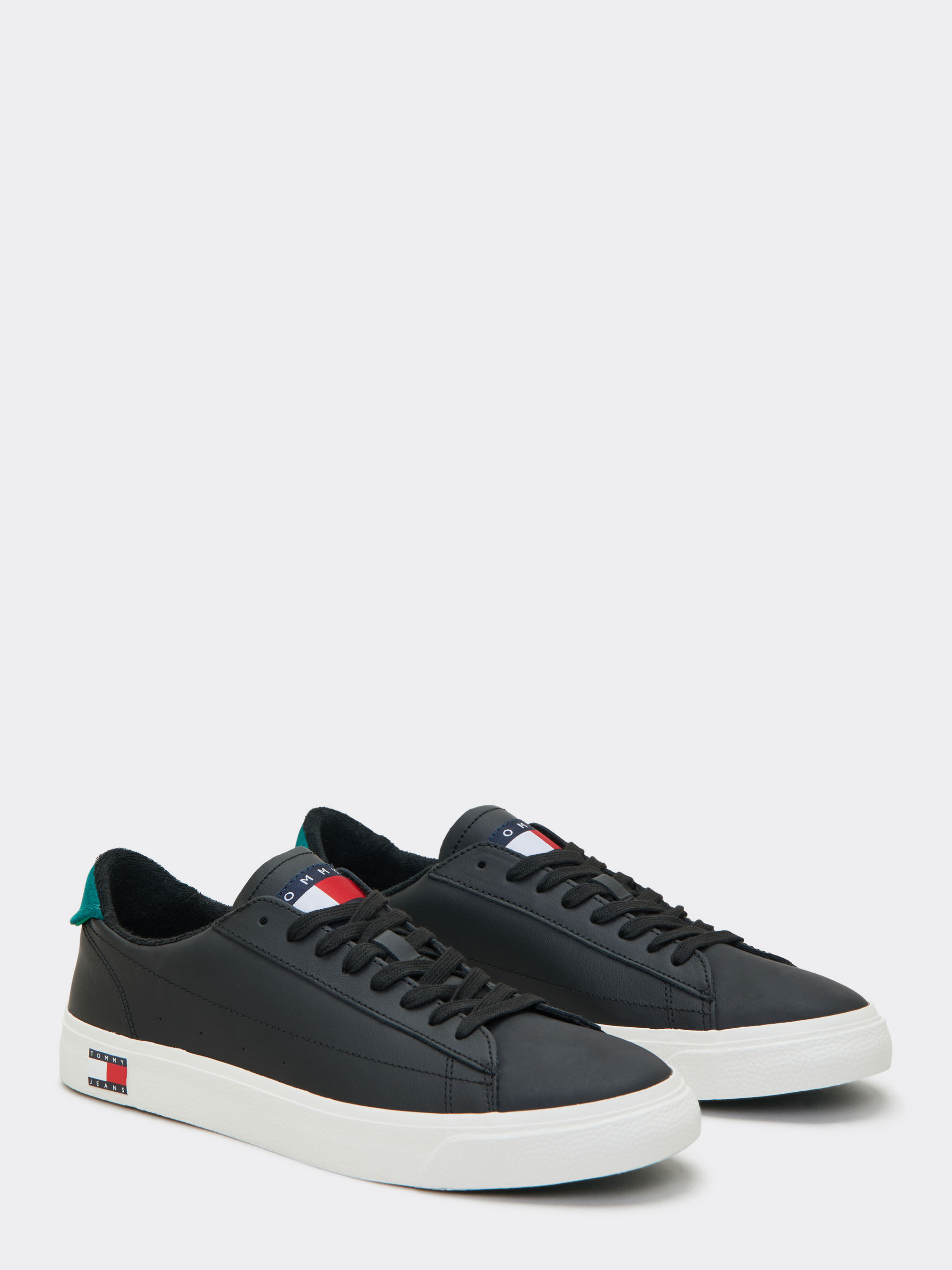 Tommy playful sales badge sneaker