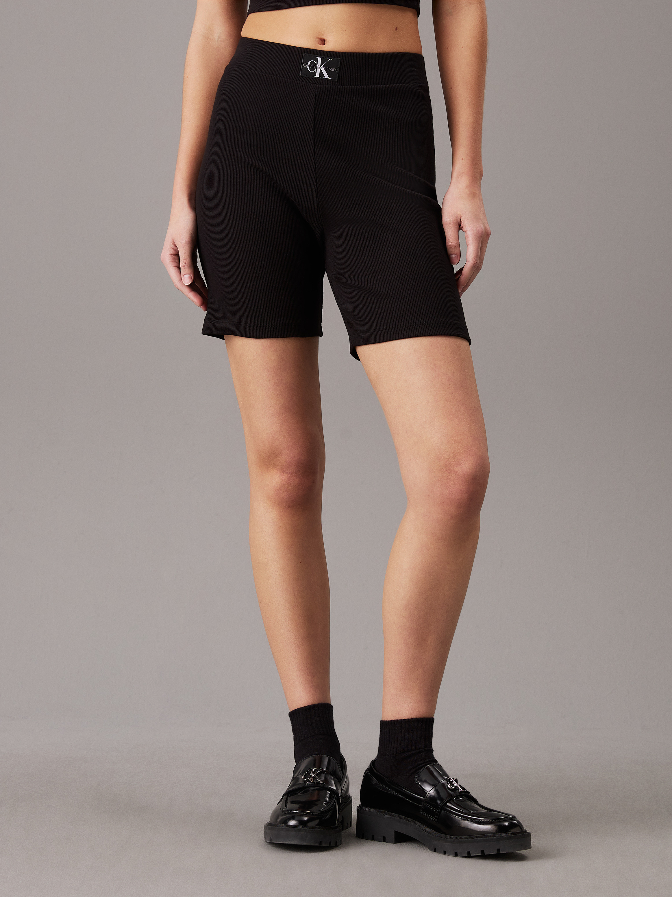新品未使用タグ付き herlipto Chain Boucle Shorts M Her lip to（ショートパンツ）のフリマアイテム一覧