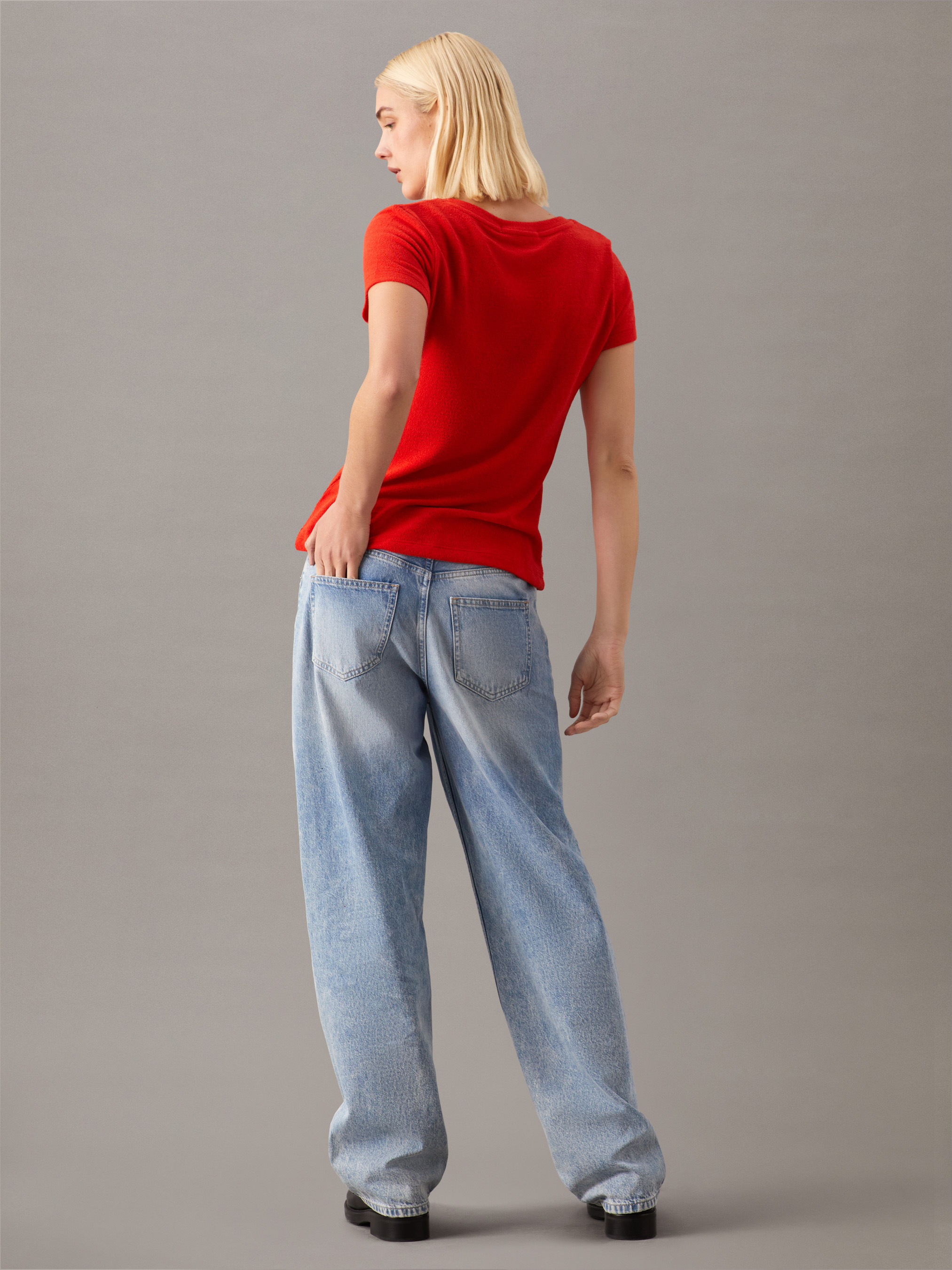 Tシャツ・カットソー VALENTINO Woman T-Shirt Red 6B3MG24B961 AS0 Buy Calvin Klein Jeans Circle Double Logo T-Shirt - NNNOW.com