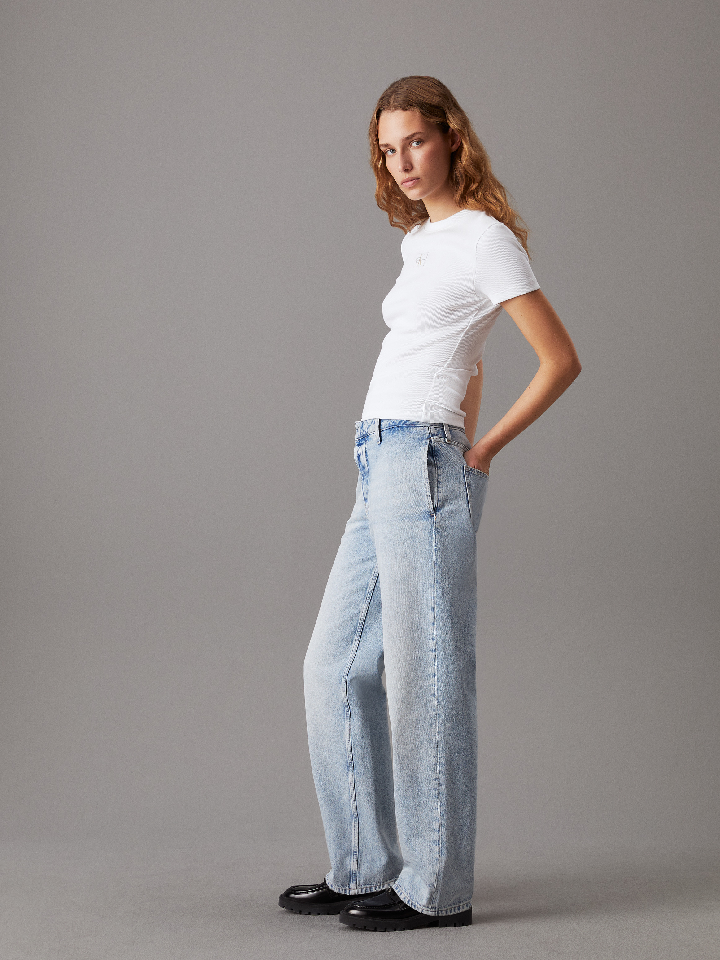 ■ ■ Women's 90s Straight Fit Light Blue Cooling 90s Straight Jeans | Calvin Klein