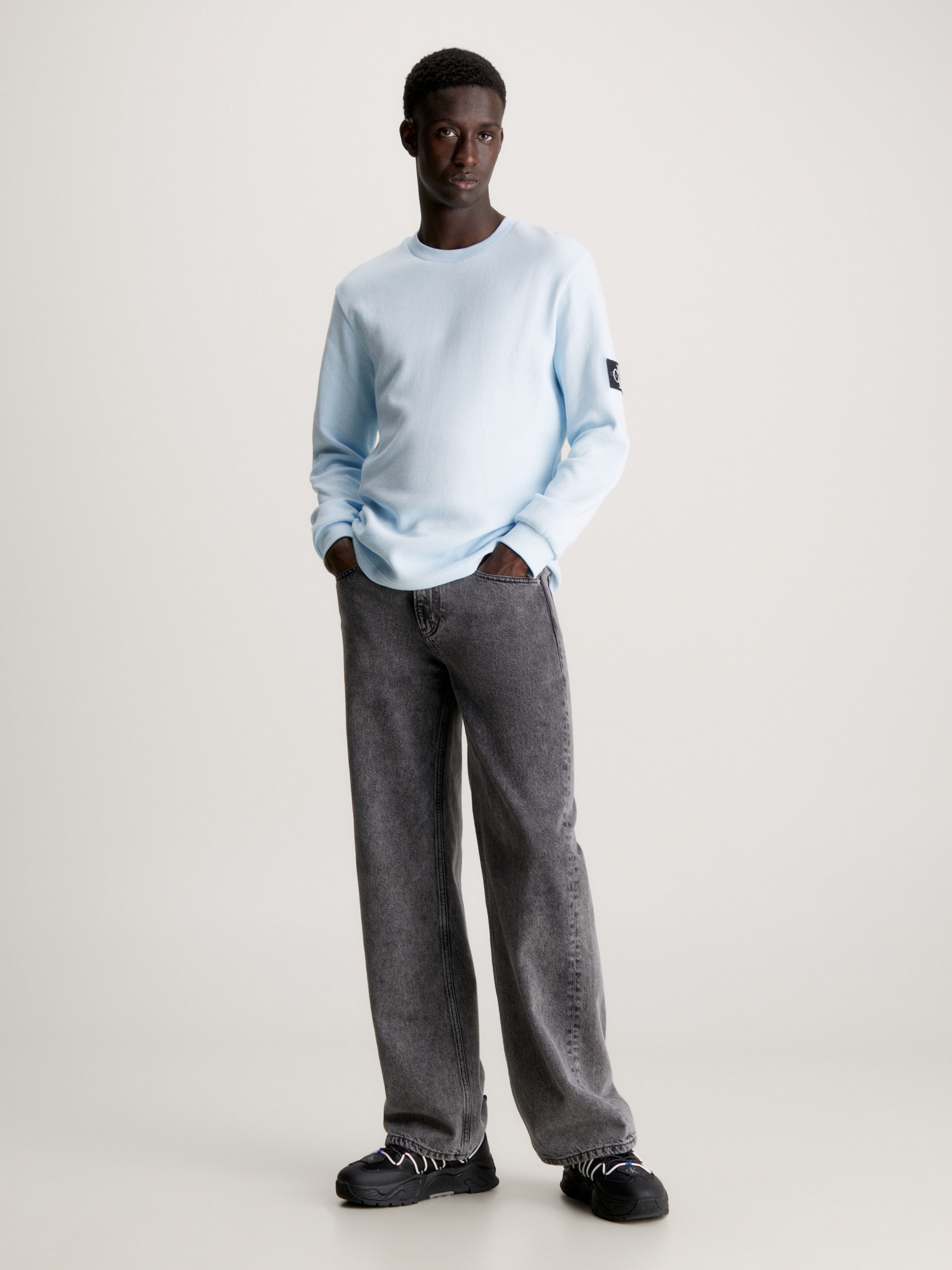 [ JEANS] Slim Waffle Embroidered T-shirt ★人気★ Slim Long Sleeve Waffle T-shirt | Calvin Klein