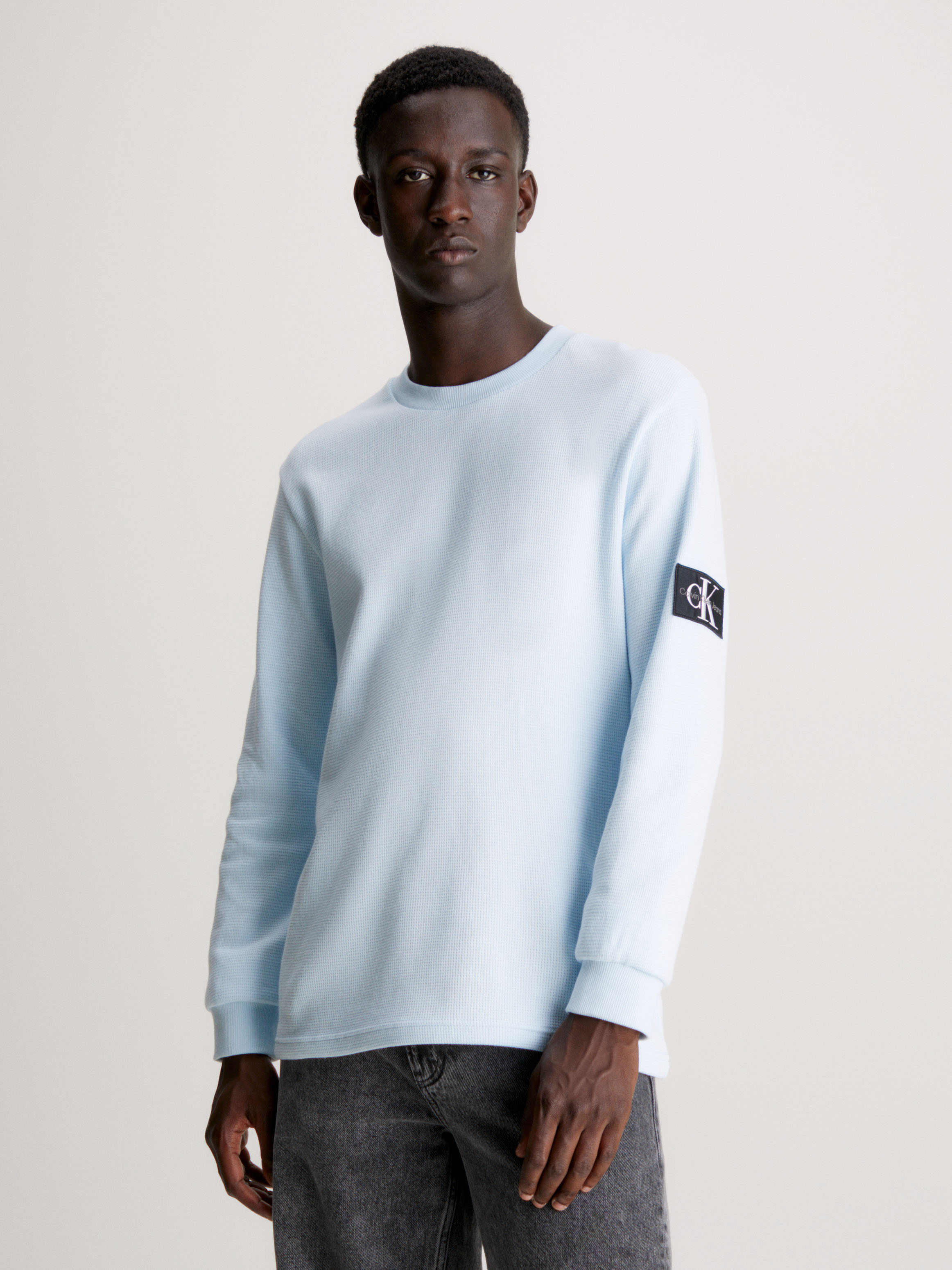 [ JEANS] Slim Waffle Embroidered T-shirt ★人気★ J30J323485_CYR_MO-TP-F1_001.