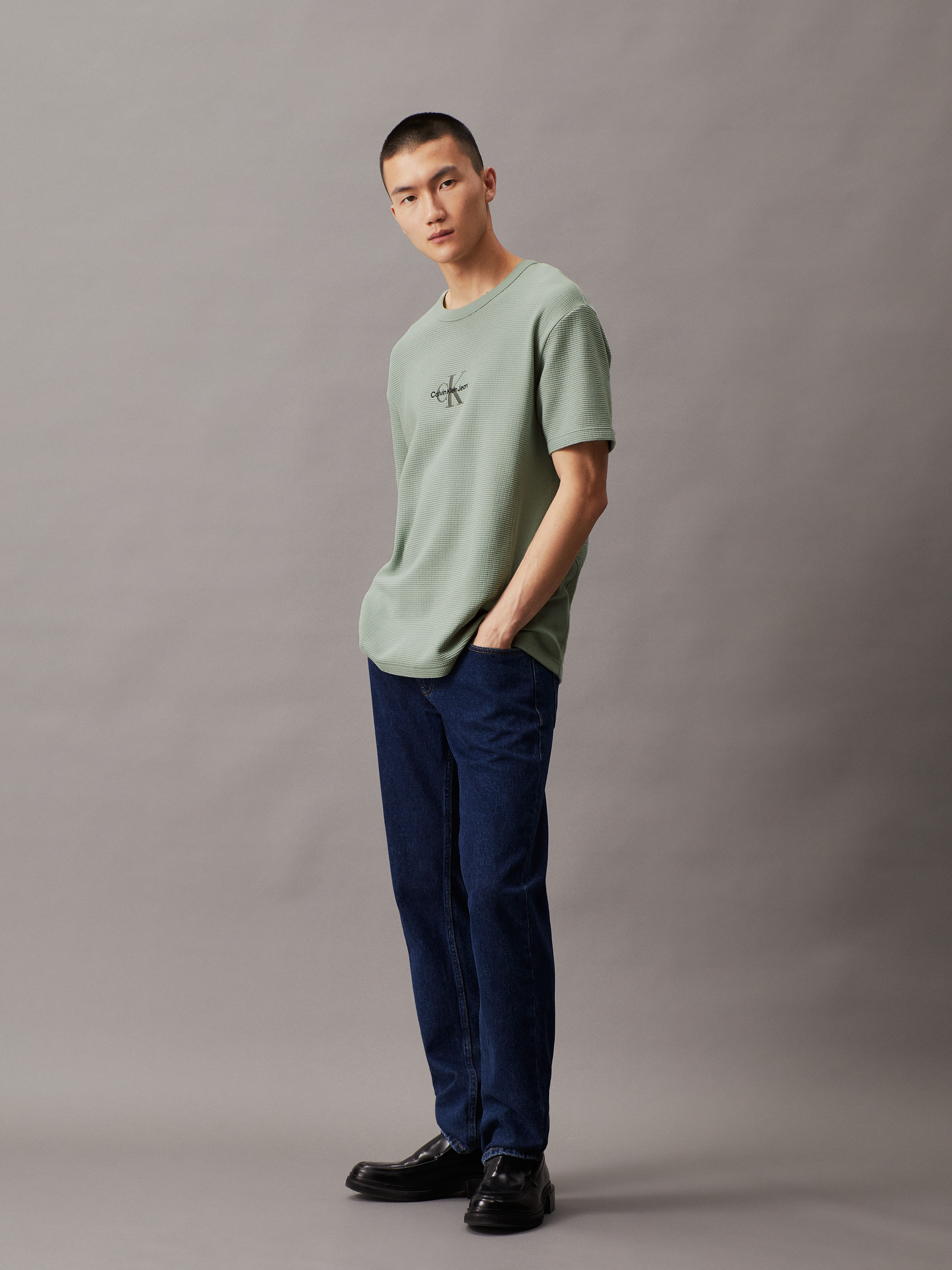[ JEANS] Slim Waffle Embroidered T-shirt ★人気★ Tommy Jeans script logo waffle knit t-shirt in beige | ASOS