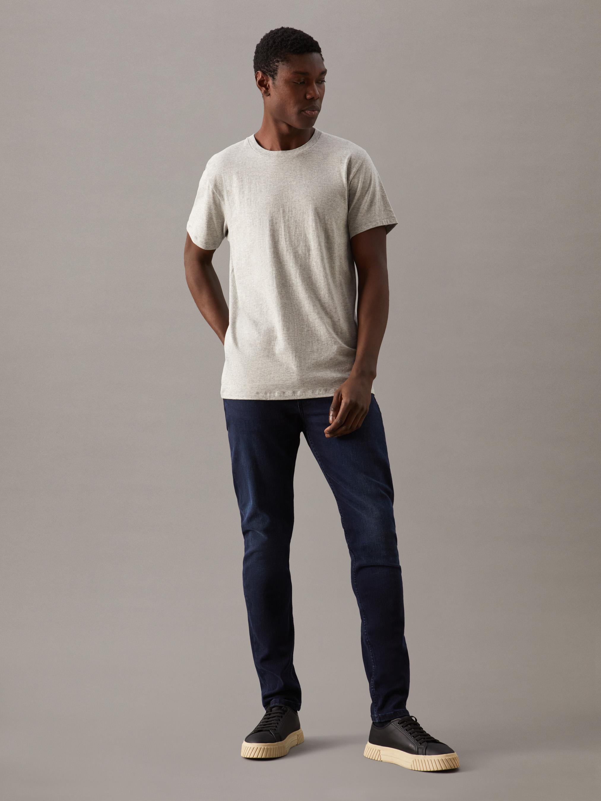 【CK25SS328】  JEANS Tシャツ J327089 Core Institutional Logo Slim T-Shirt | Calvin Klein