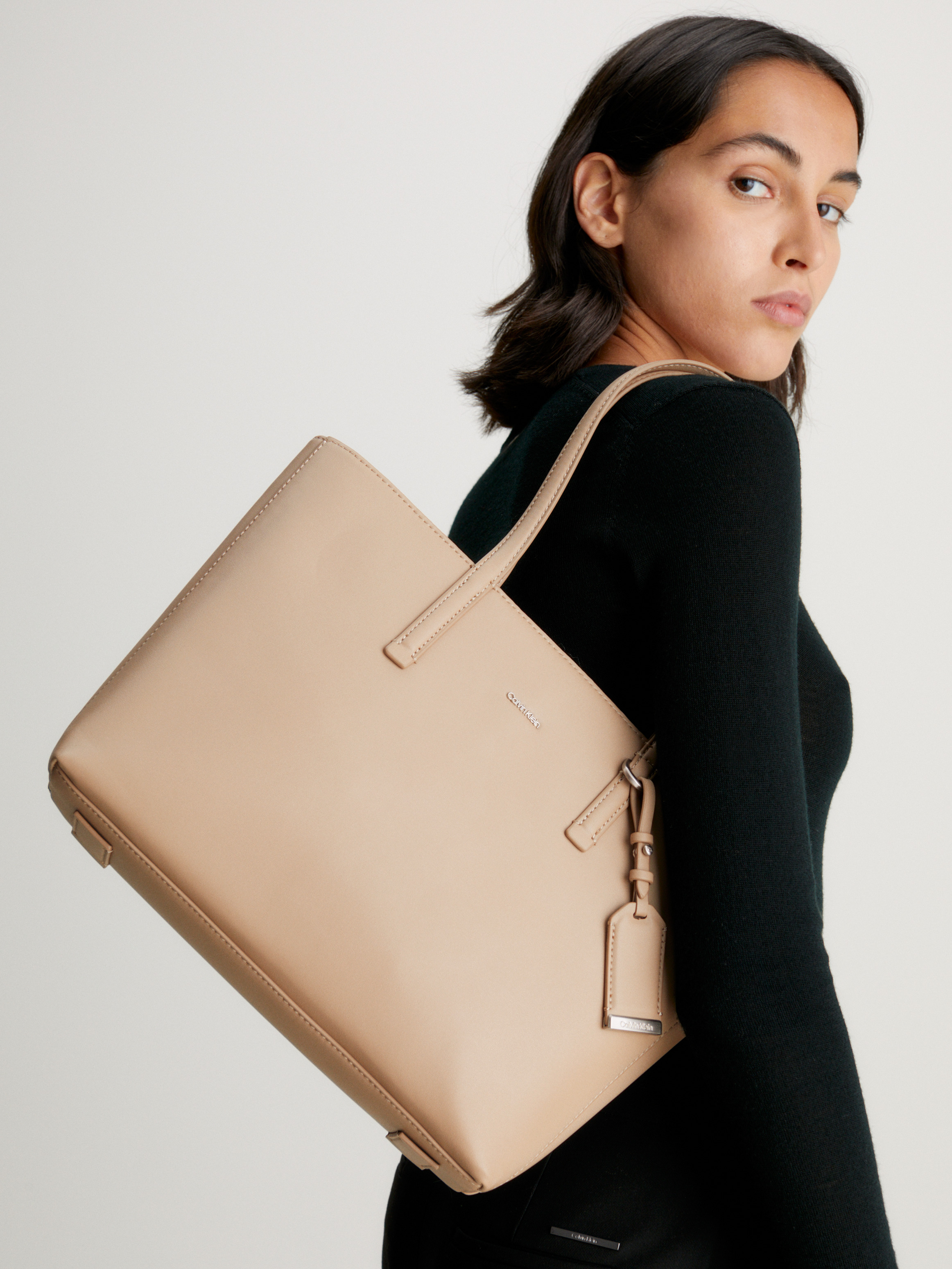 【PORTERNA】Heidin Glossy Tote Bag Heidi Large Logo Jacquard Tote Bag | Michael Kors [US]
