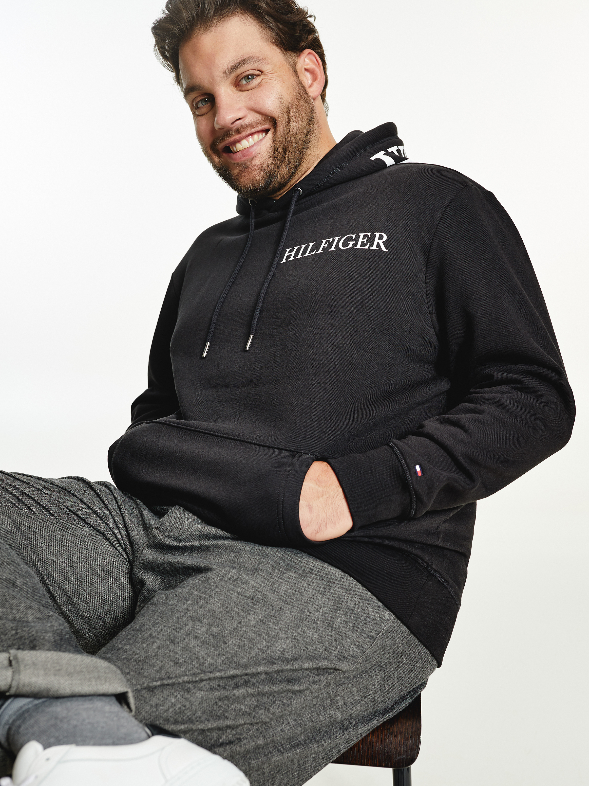 Tommy hilfiger black logo on sale hoodie