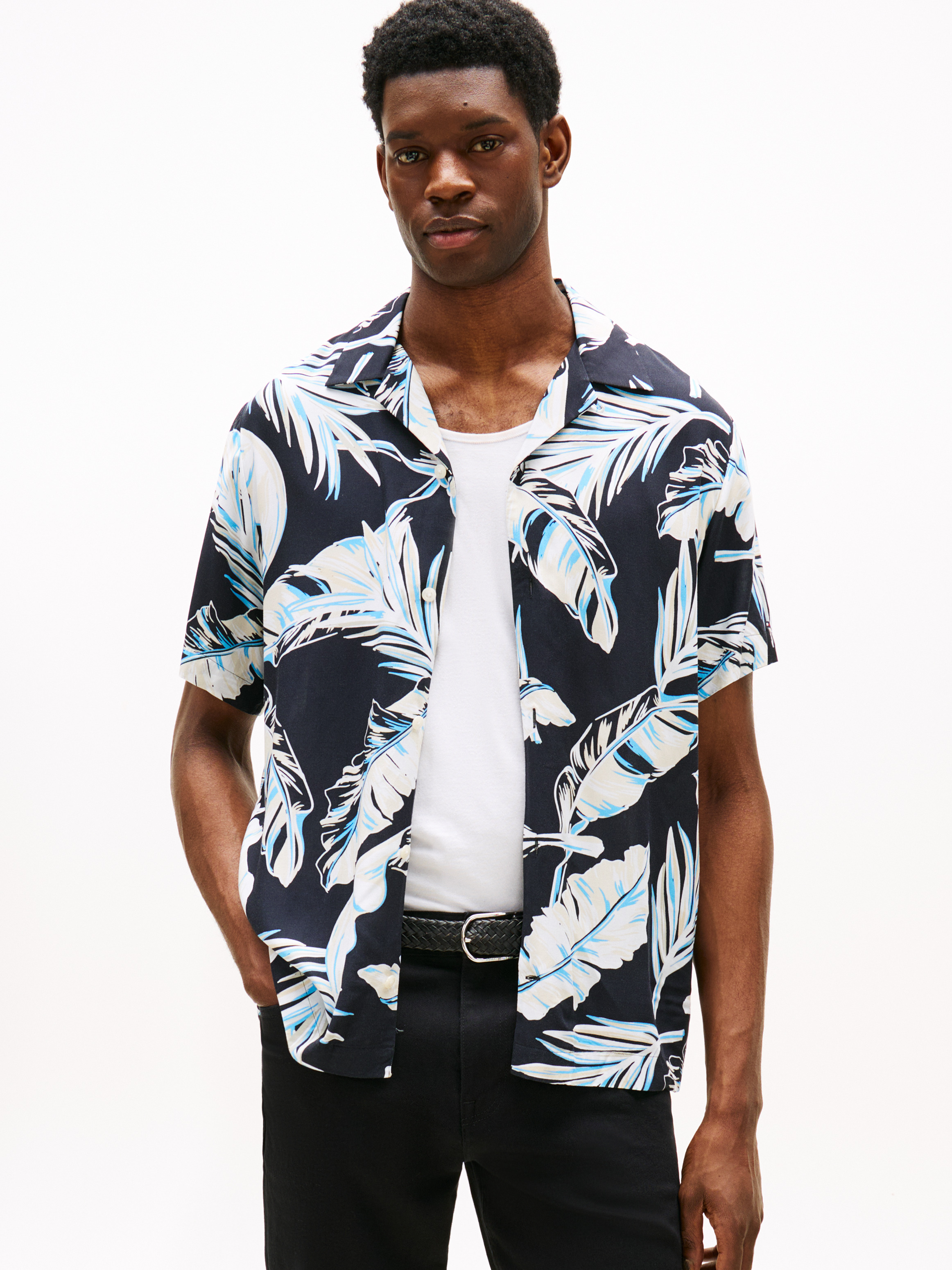 Lightweight Regular Fit Tropical Short Sleeve Shirt