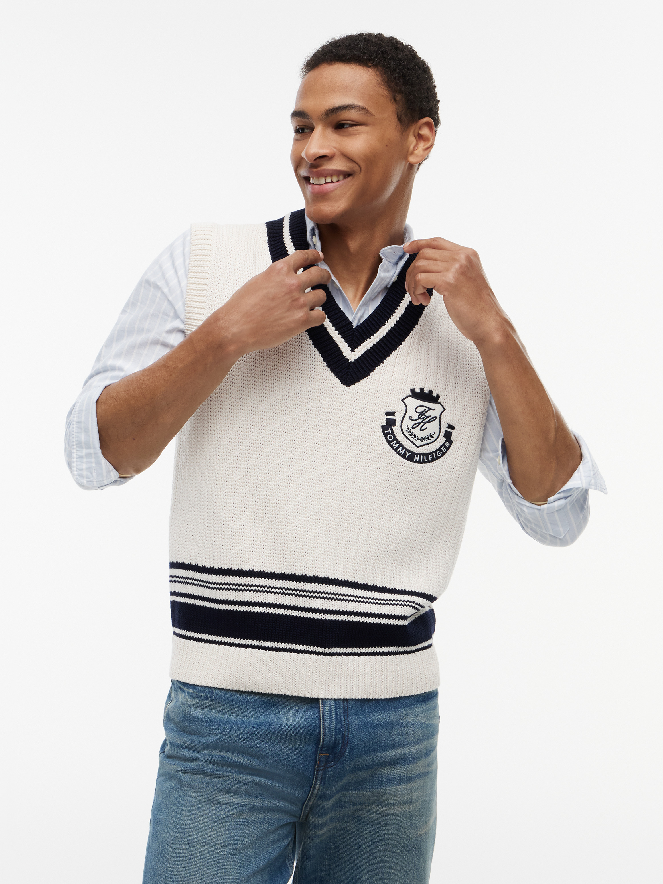 Relaxed Crest Appliqué V-Neck Sweater Vest