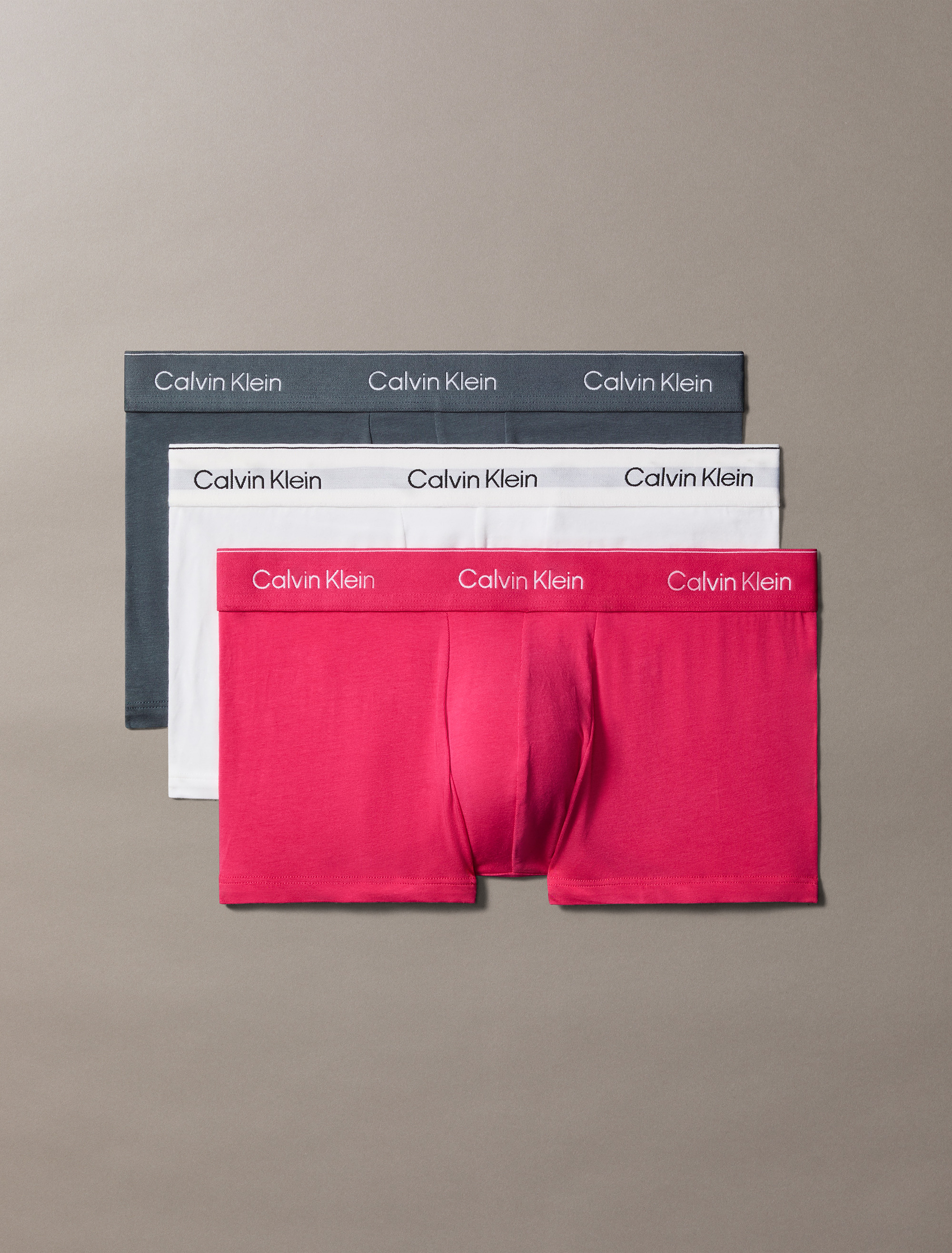 TURBULENCE/WHITE/INNUENDO