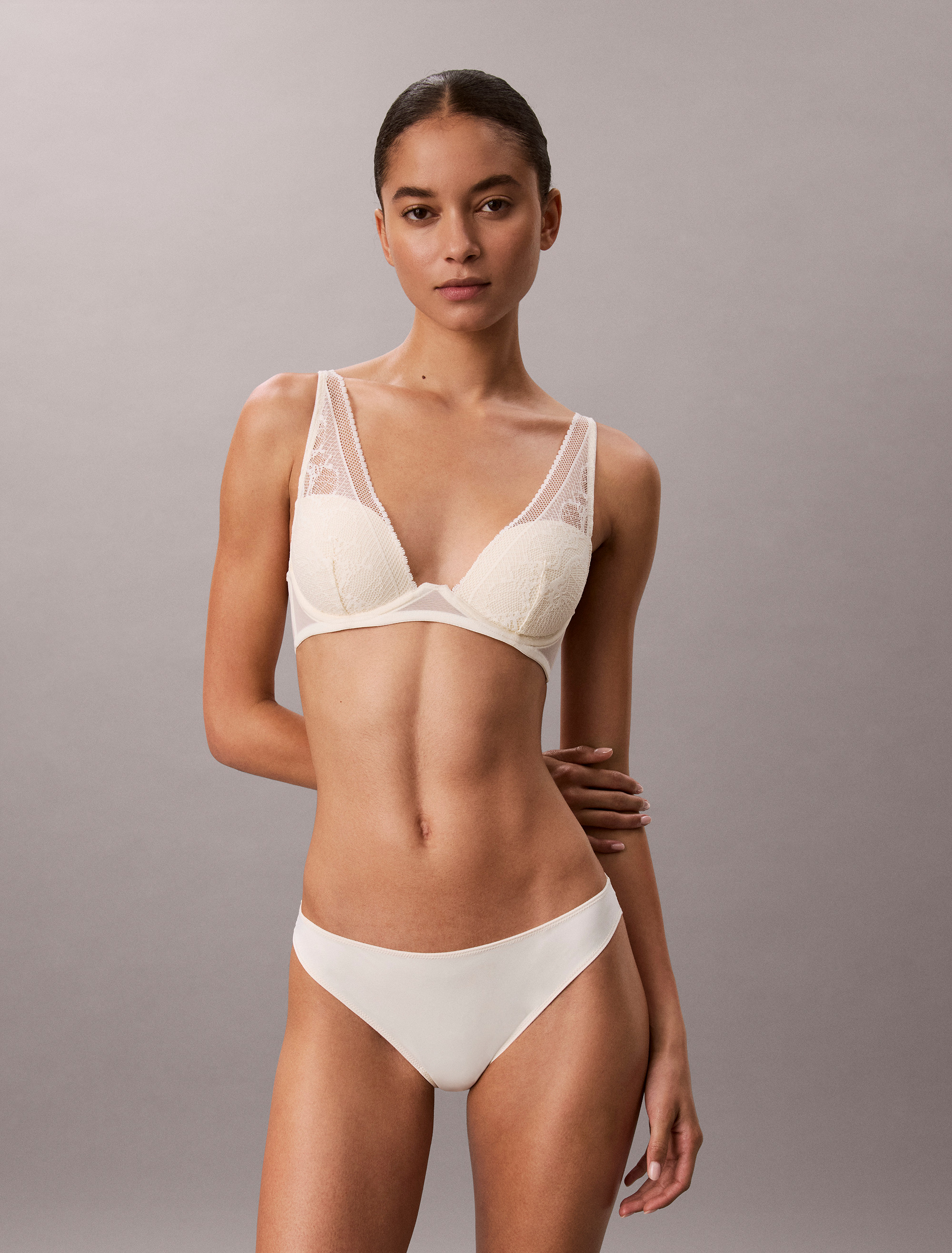 Signature Stretch Lace Lightly Lined Plunge Bra