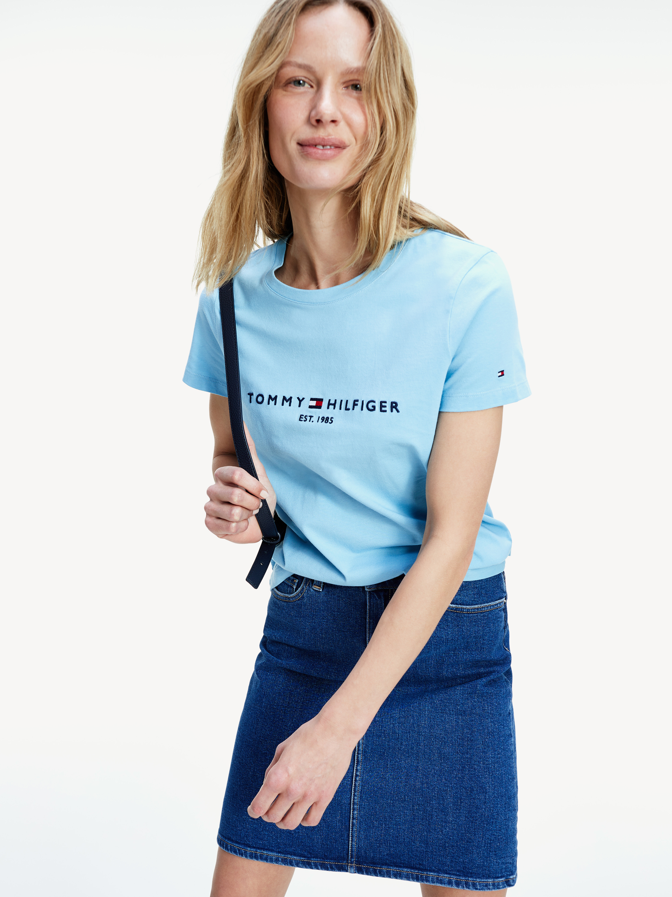 Essential Crew Neck Logo T-Shirt |T 