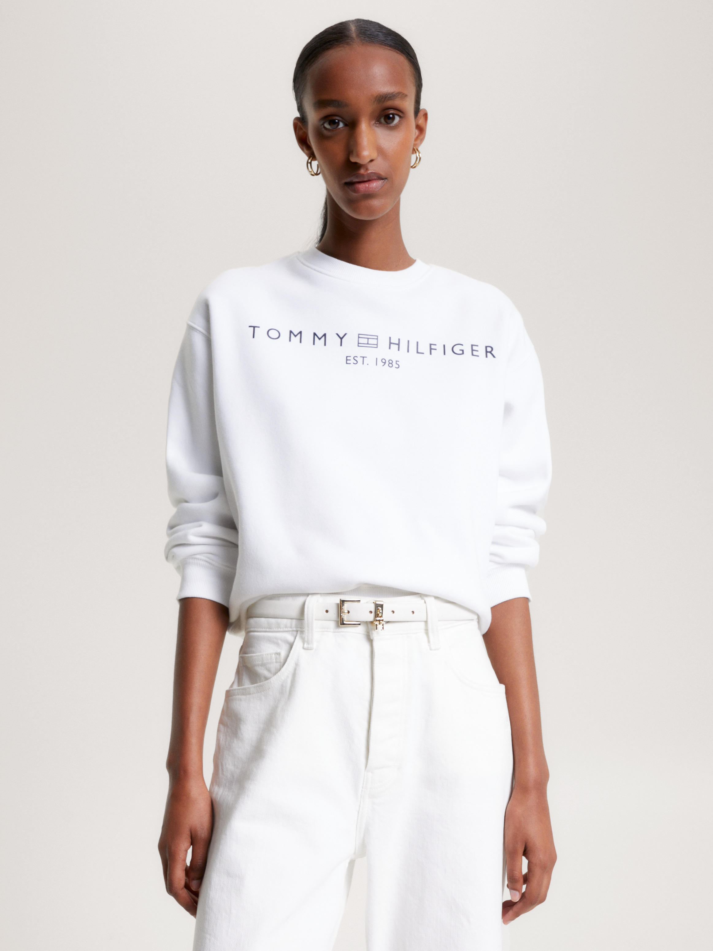 Tommy hilfiger shop chest logo sweatshirt