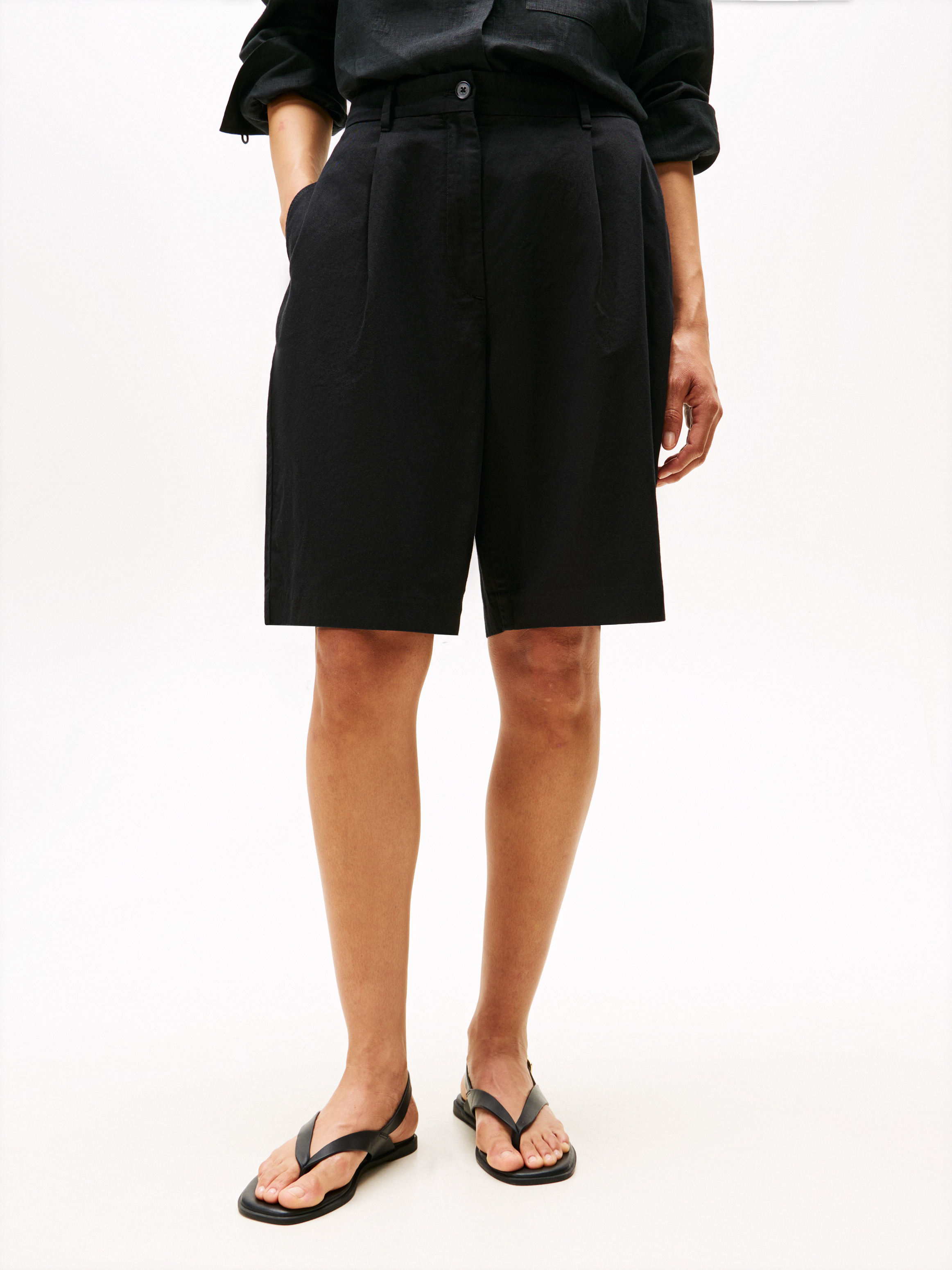 Wide Leg Bermuda Shorts With Linen
