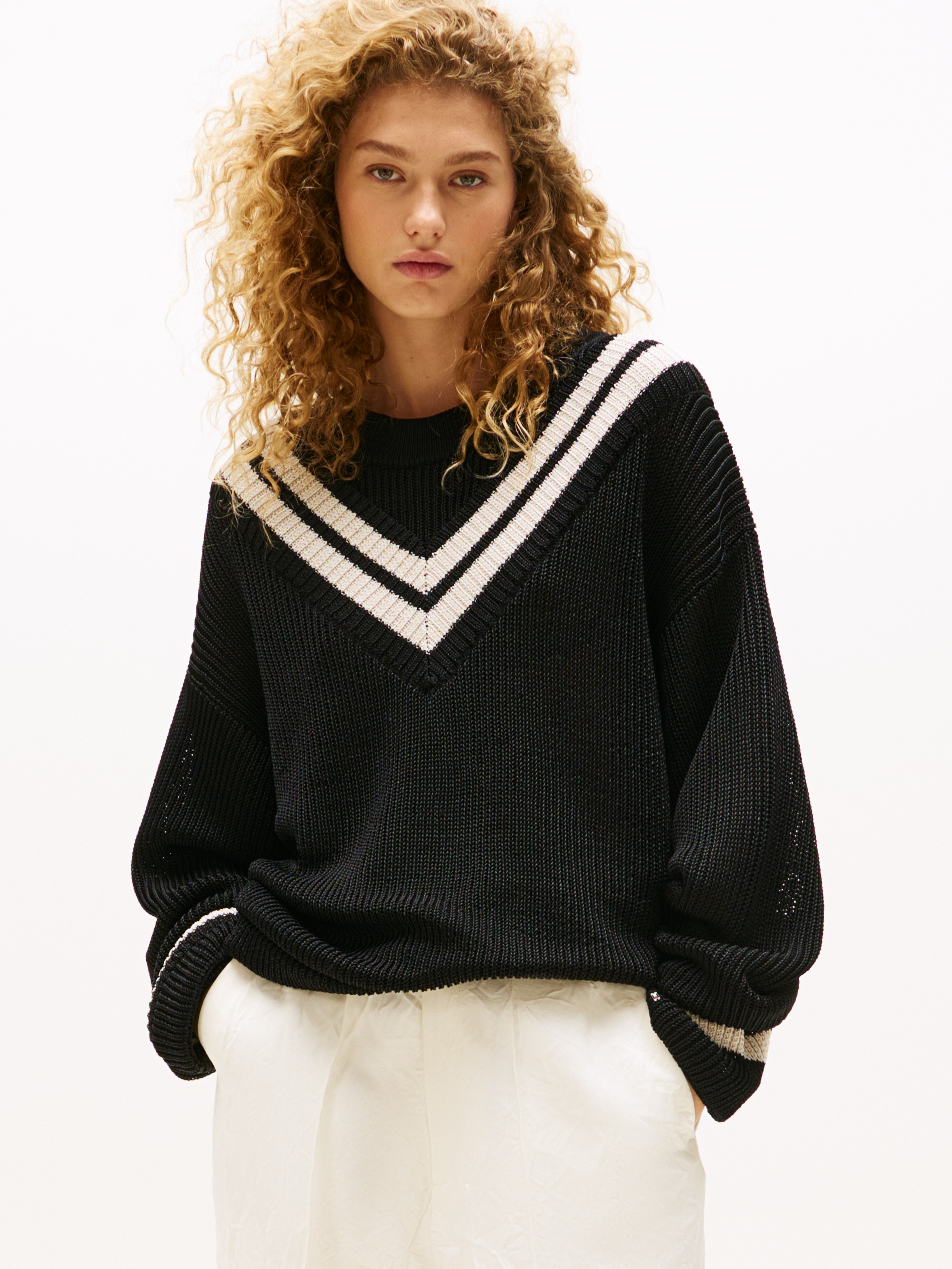 ★★ ★★ Varsity Cable V-Neck Sweater T22F0KTO Varsity Cable V-Neck Sweater | Knitwear | Tommy Hilfiger