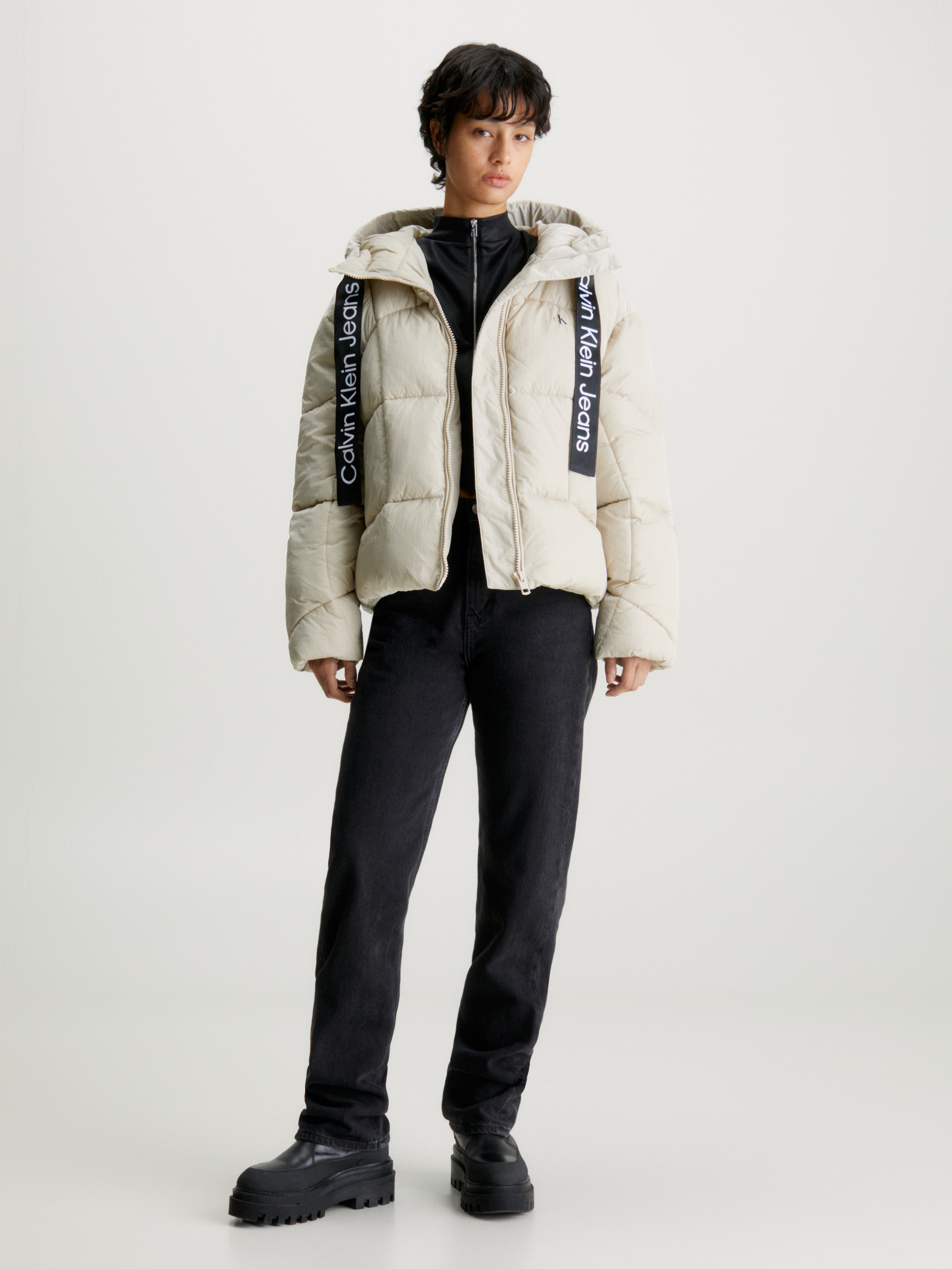 アウターその他 FALLETT STORY LOGO SHORT PUFFER MY1242 Logo Tape Short Puffer Jacket | Calvin Klein