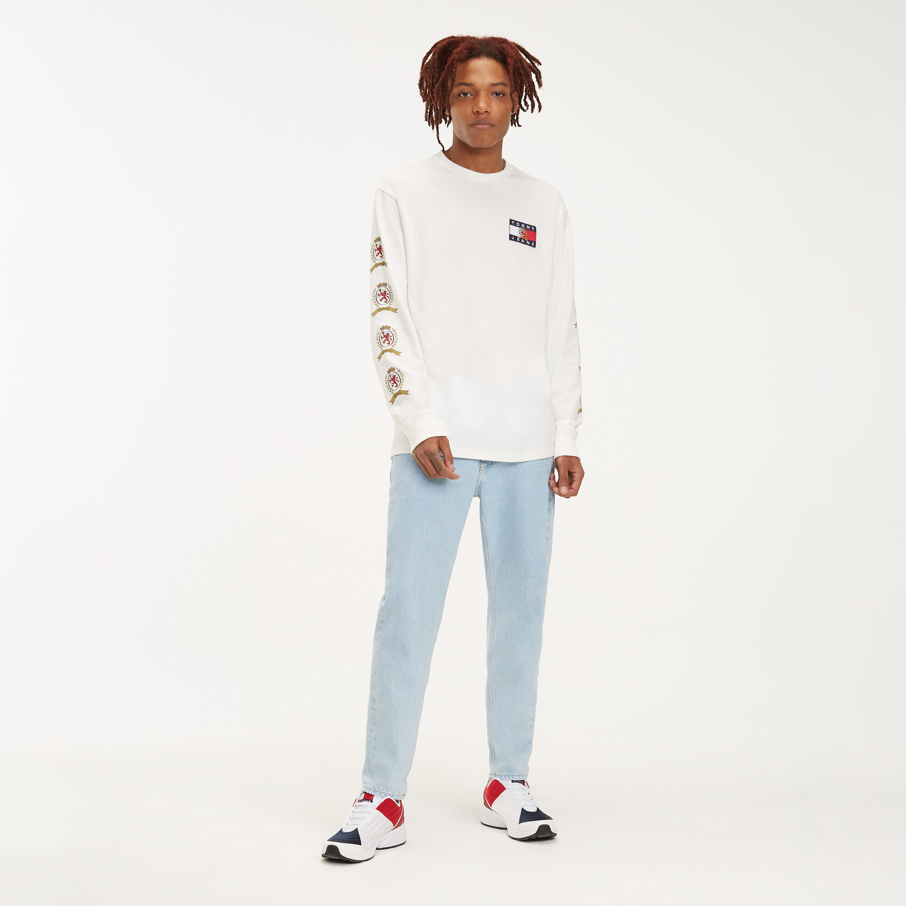 Tommy jeans crest on sale long sleeve