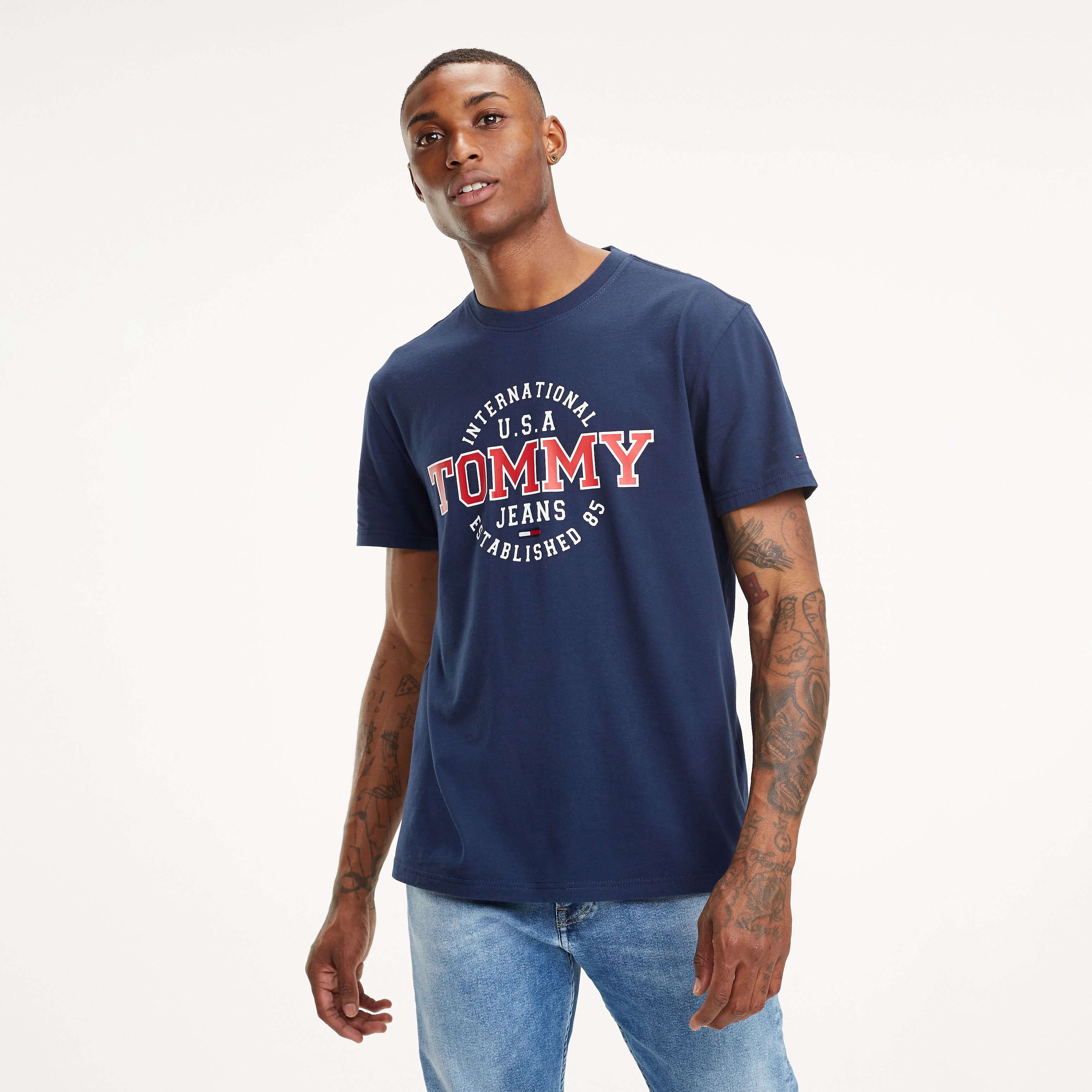 Tommy jeans circle on sale logo t shirt