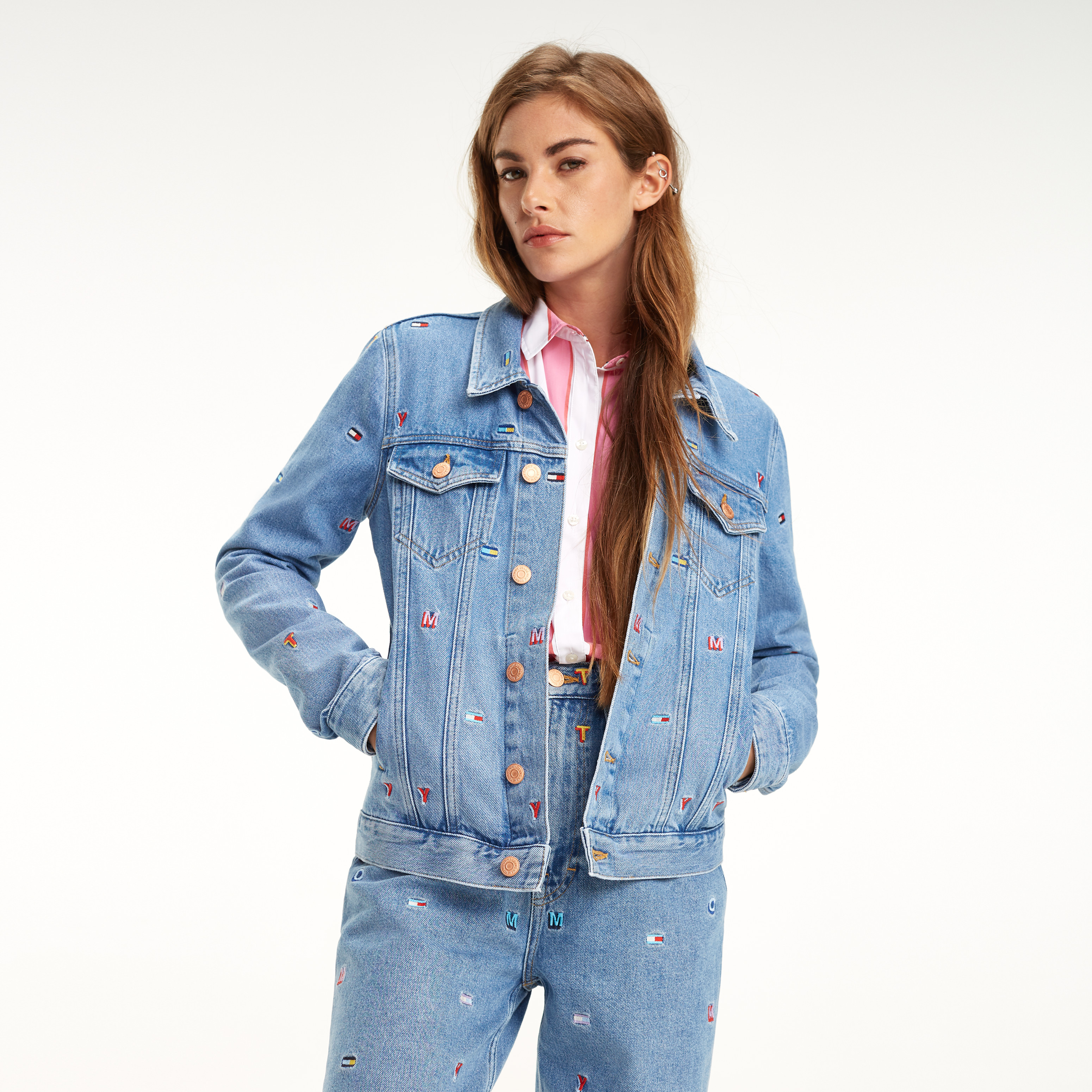 Tommy jeans hotsell denim jacket logo