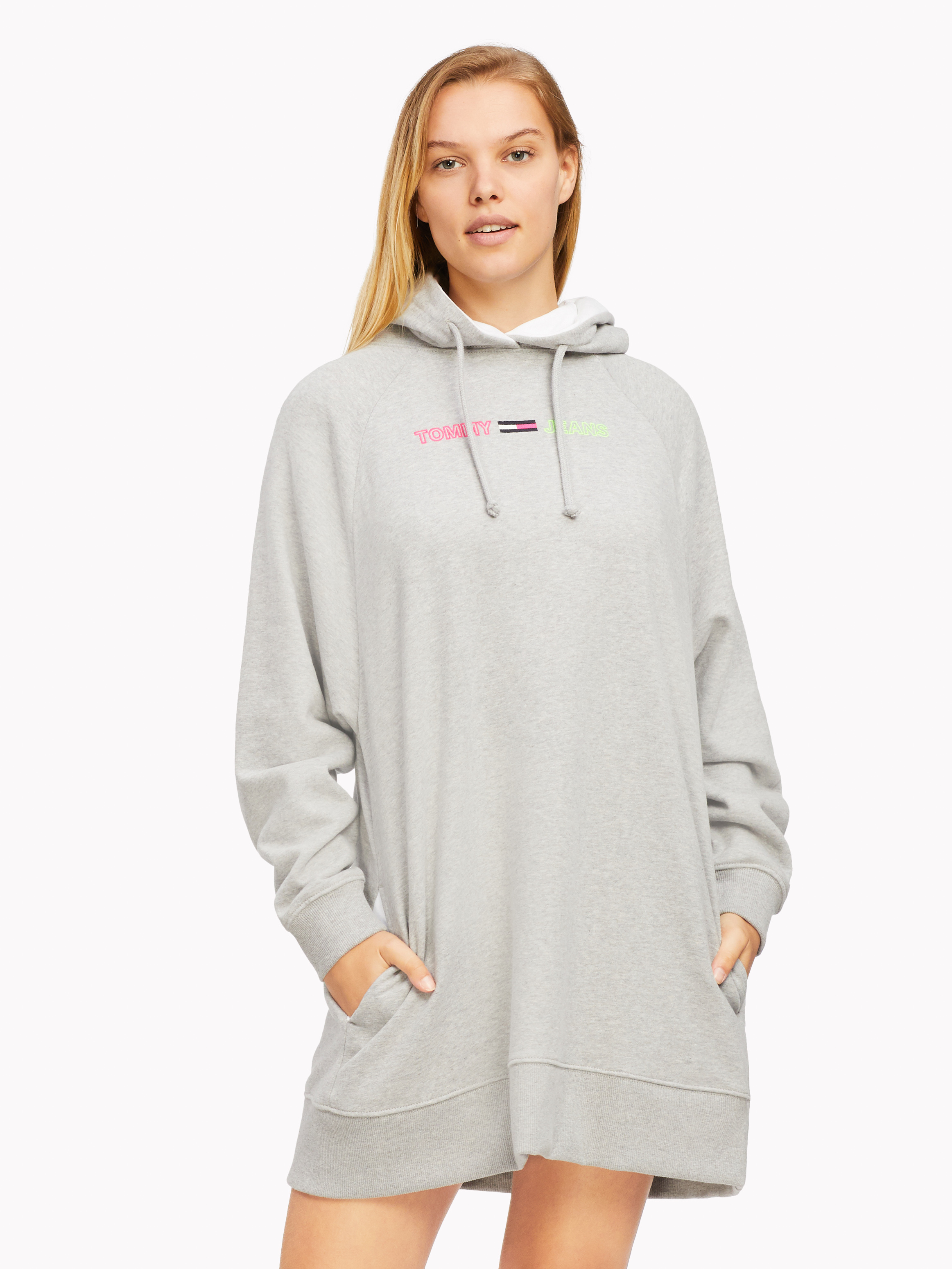 Tommy jeans boyfriend clearance logo hoodie